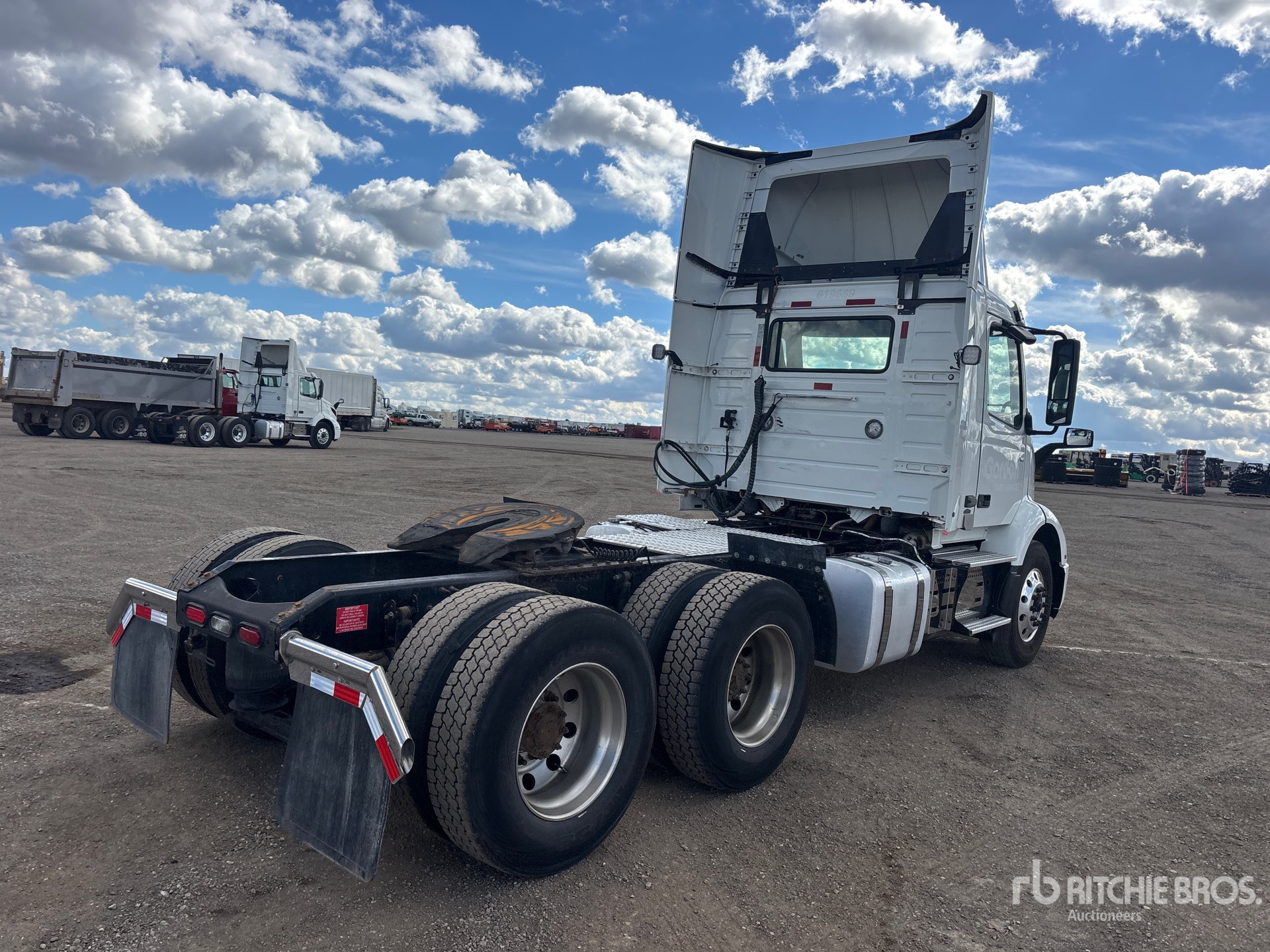 2020 Volvo VNR