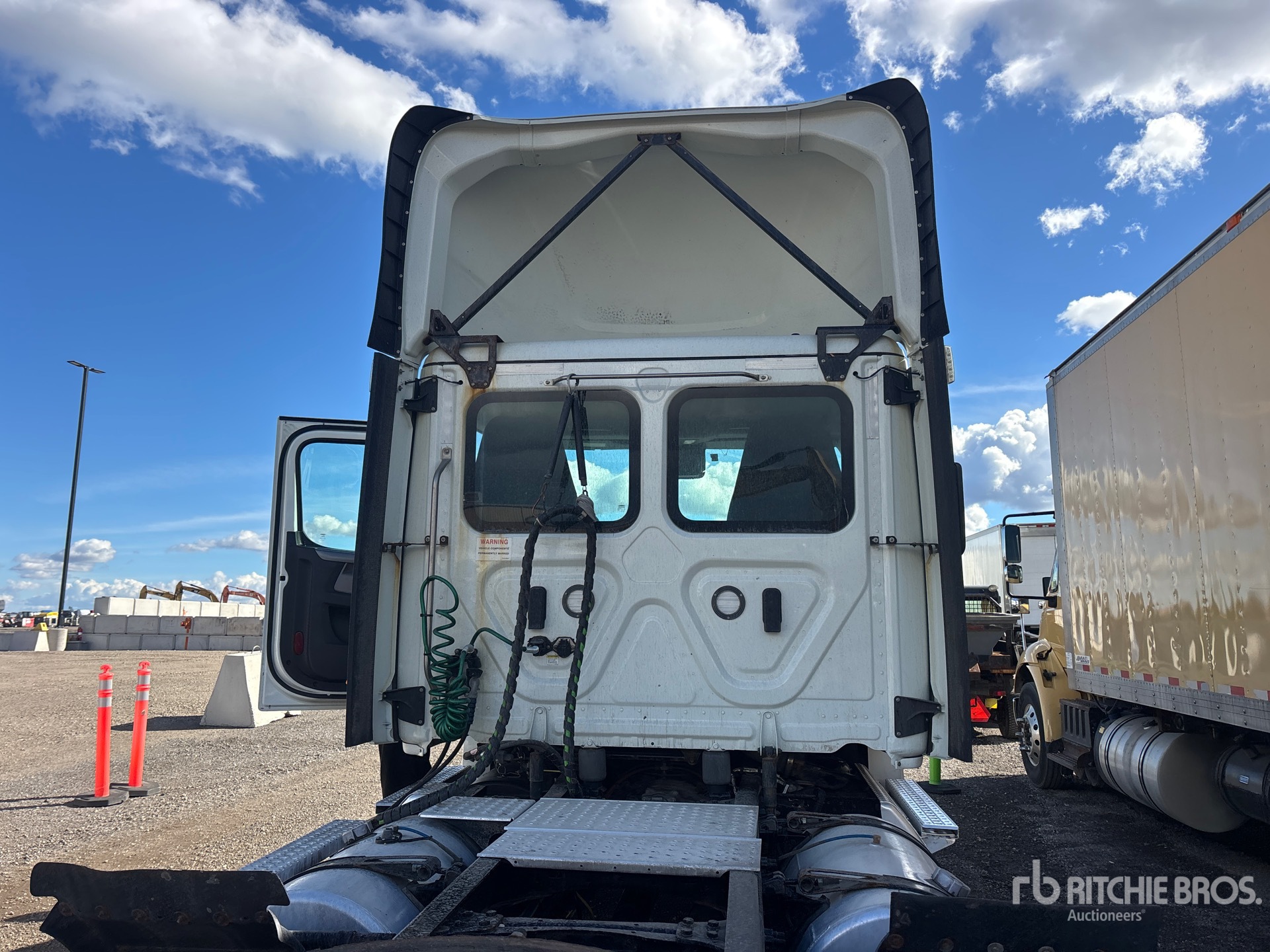 2022 Freightliner CASCADIA 126