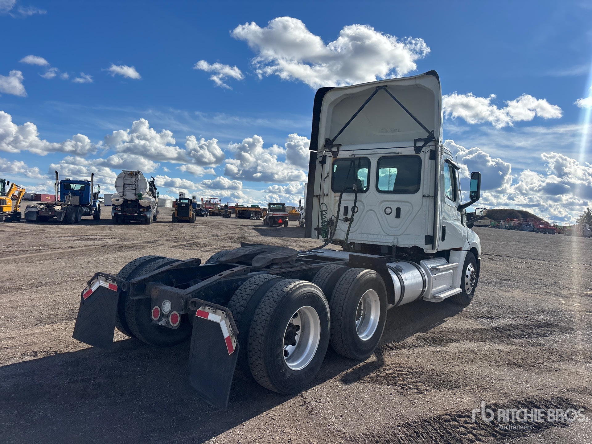 2022 Freightliner CASCADIA 126