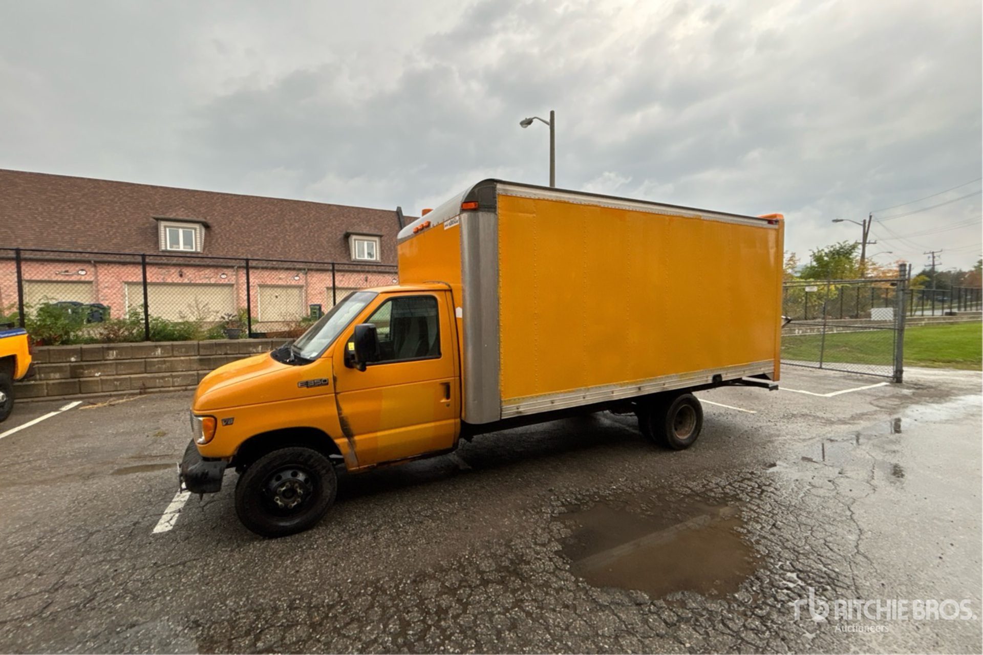 2002 Ford E-350