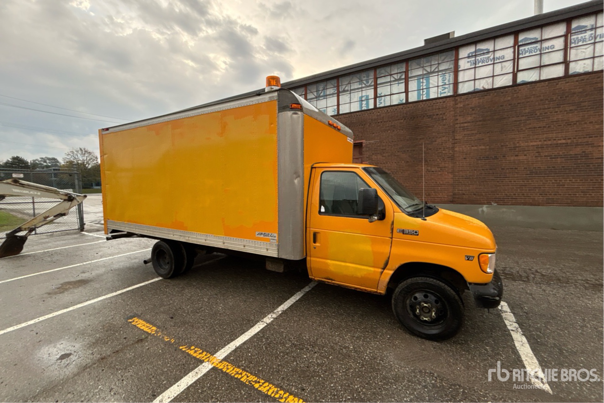 2002 Ford E-350