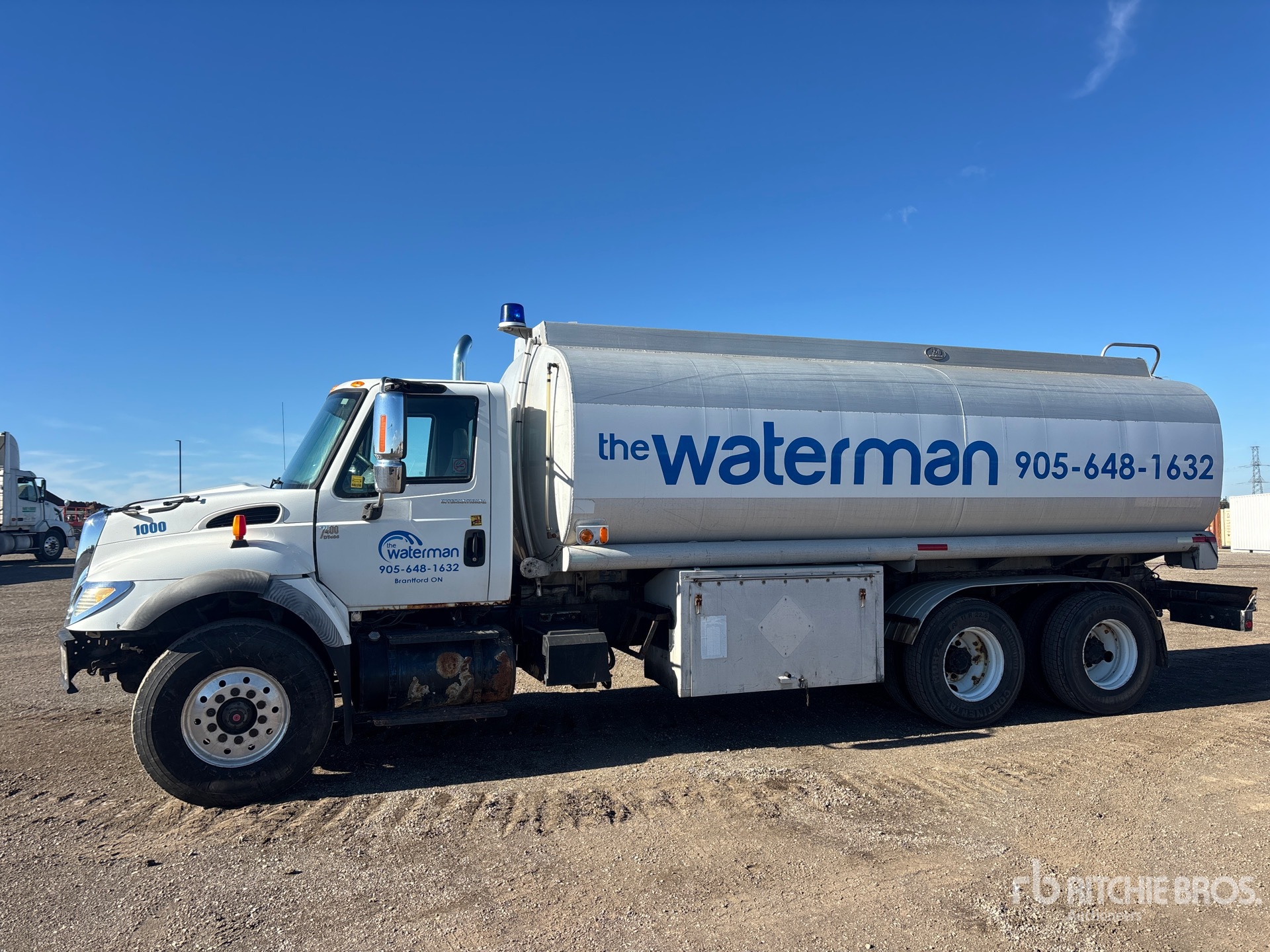 Photo of 2005 International 7400