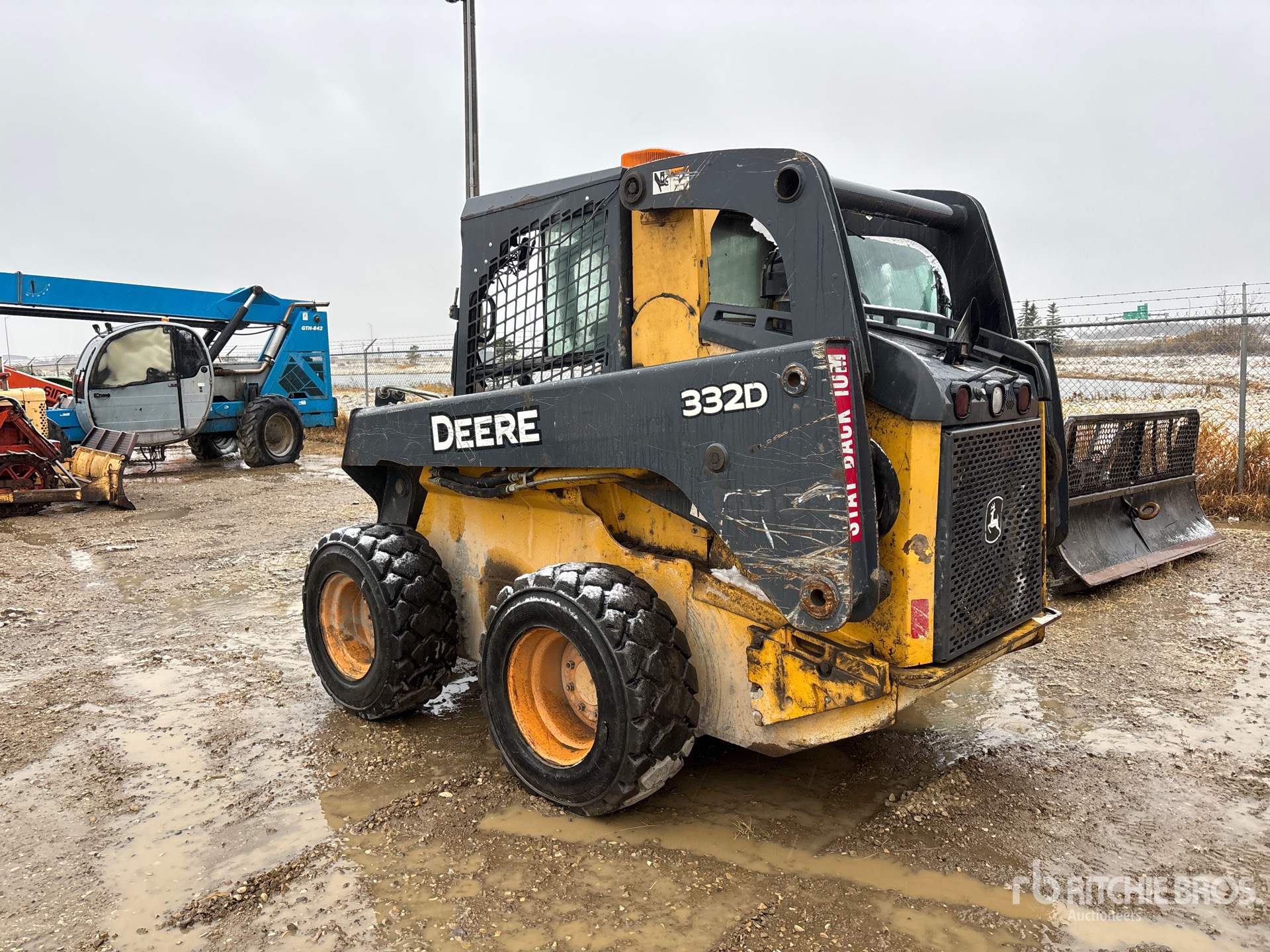 2012 John Deere 332D