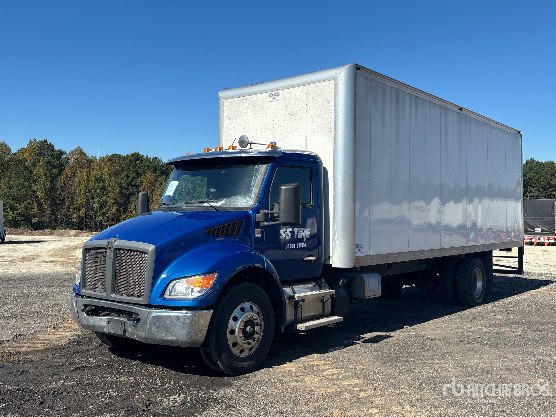 Photo of 2023 Kenworth T280
