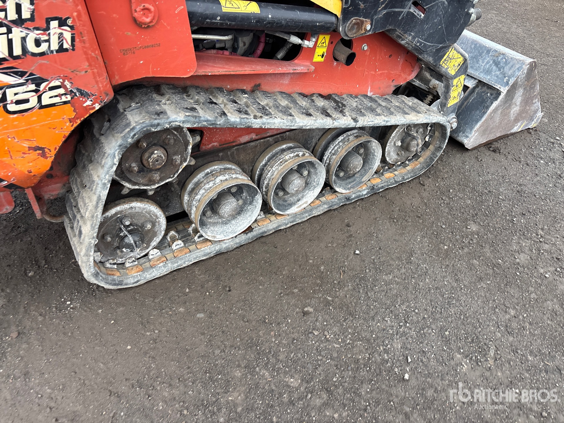 2016 Ditch Witch SK752