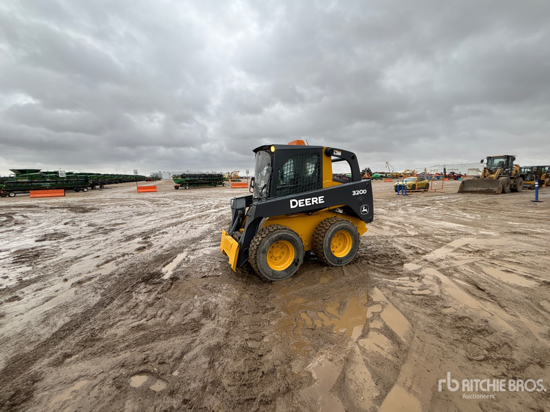 2011 John Deere 320D