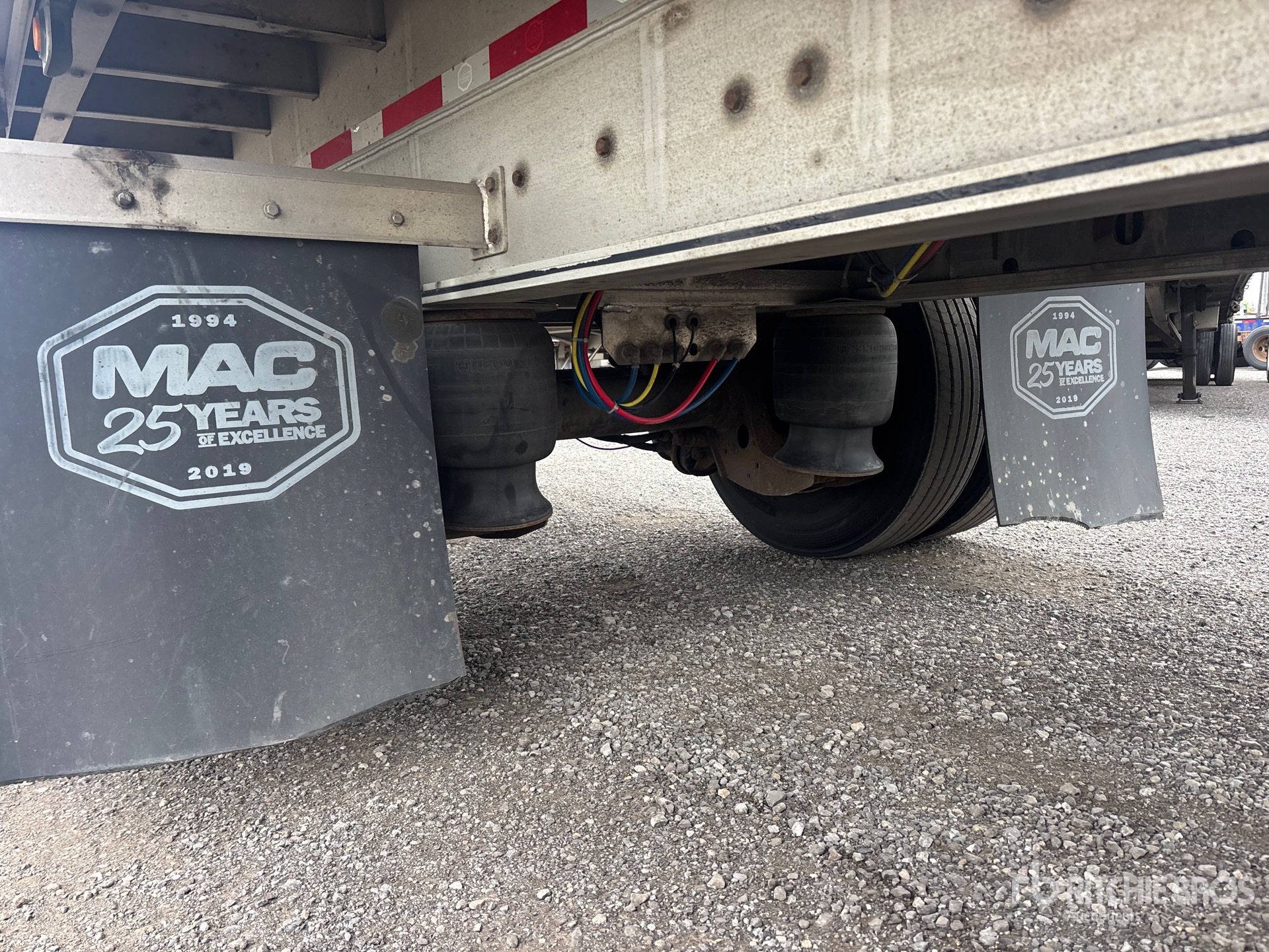 2021 Mac 53 FT T/A SPREAD AXLE