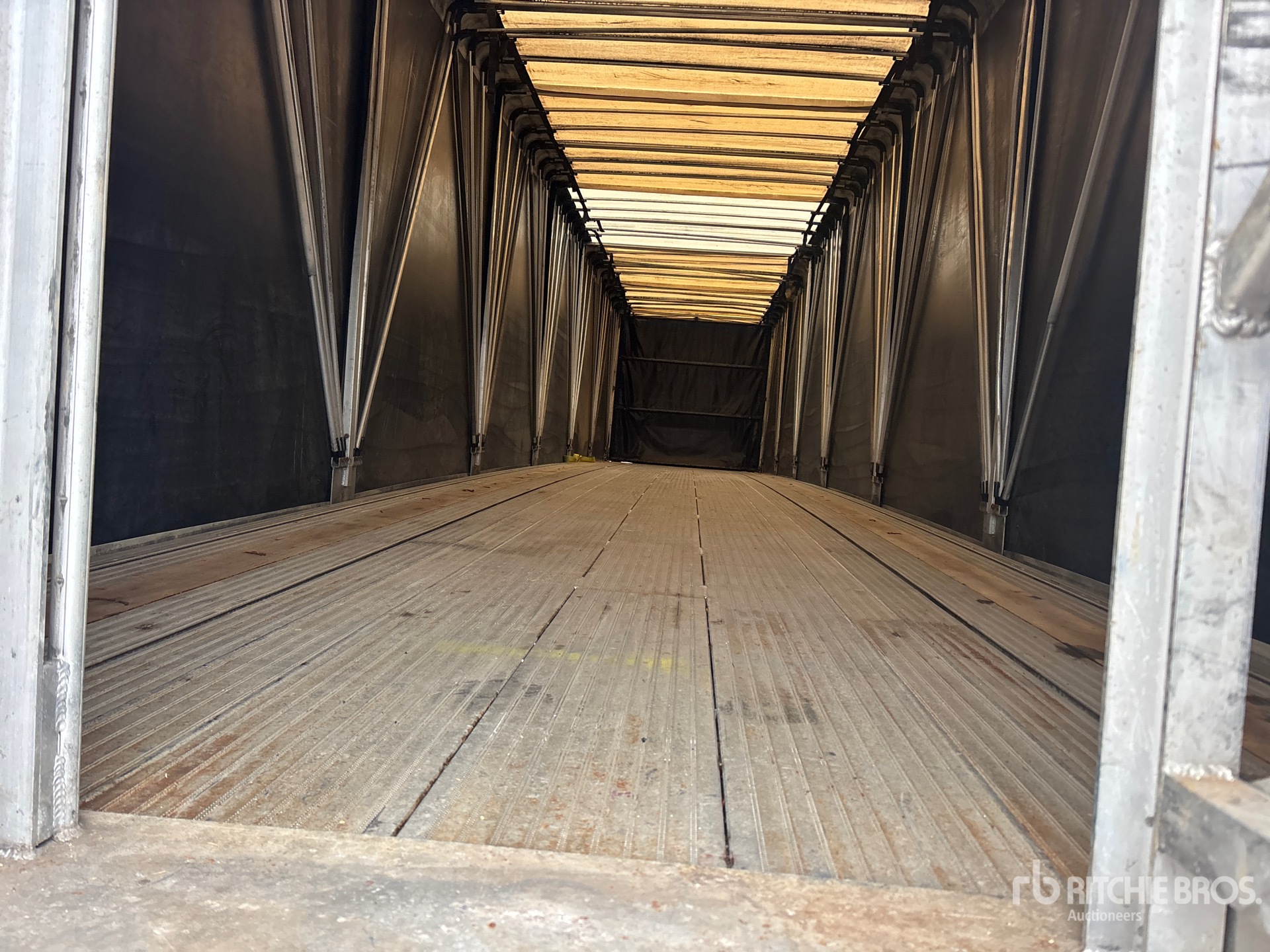 2021 Mac 53 FT T/A SPREAD AXLE