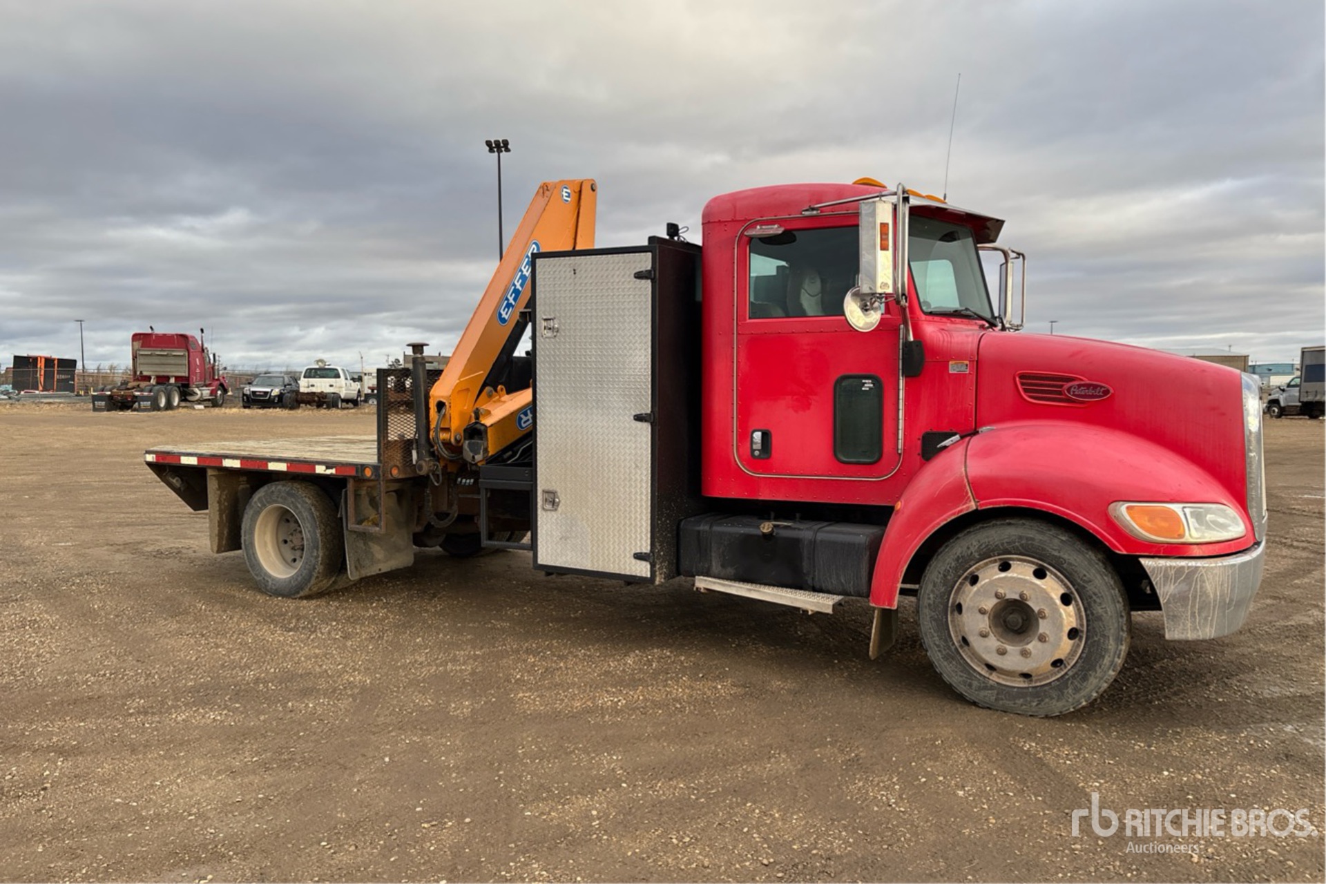 2008 Peterbilt 325