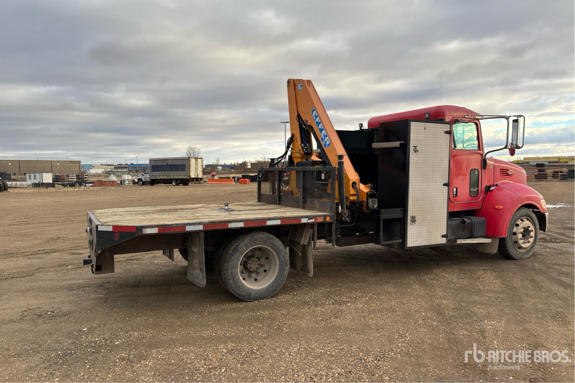 2008 Peterbilt 325