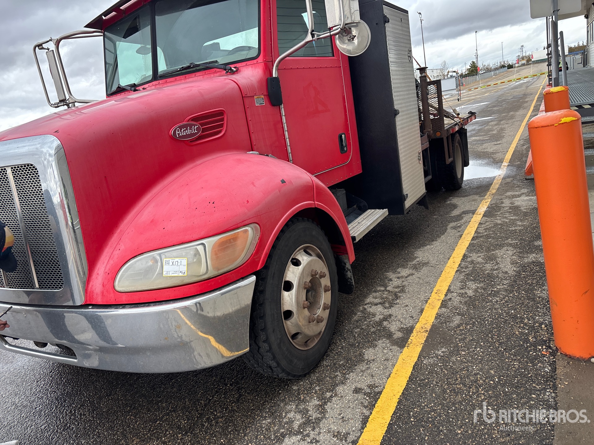 2008 Peterbilt 325