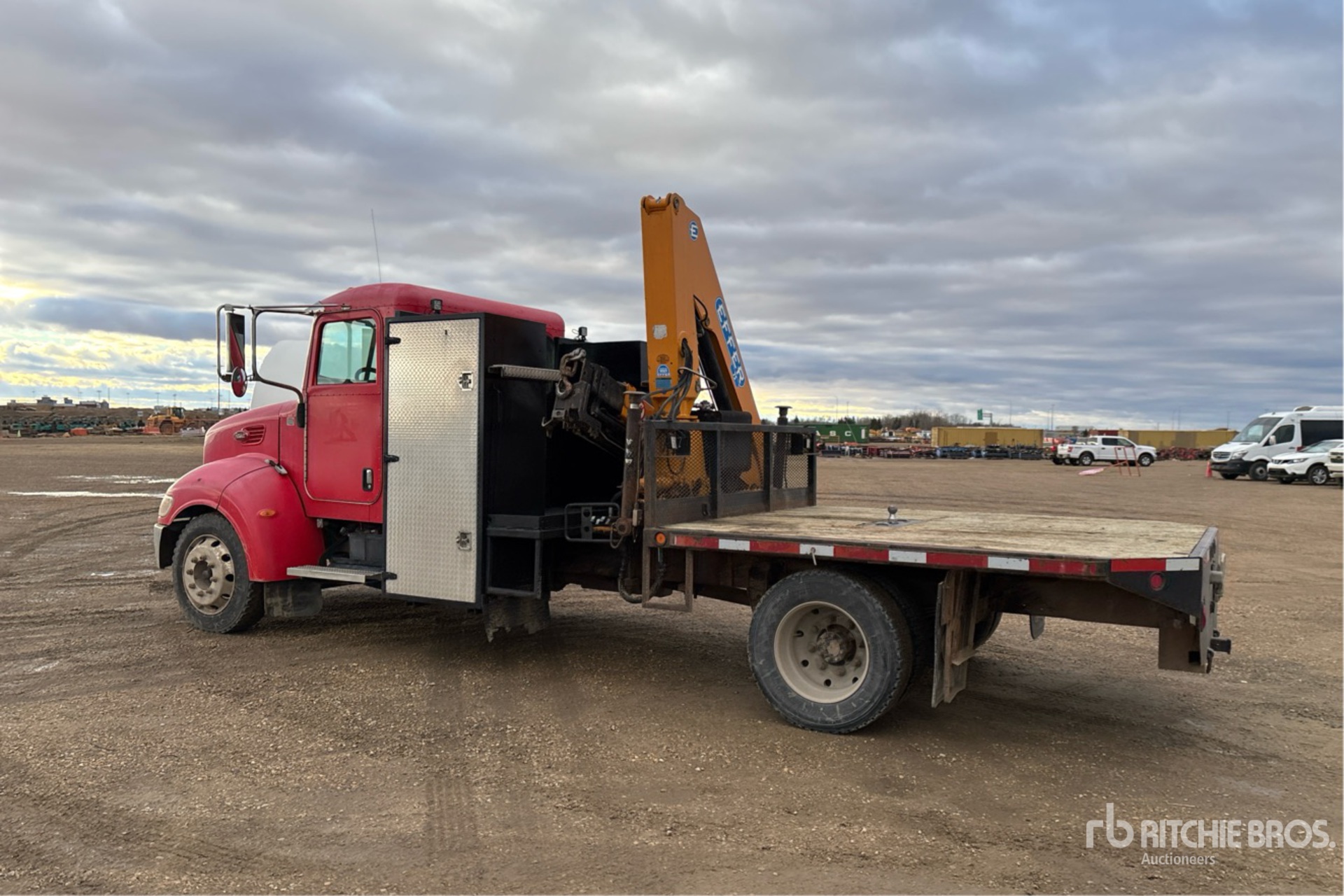 2008 Peterbilt 325