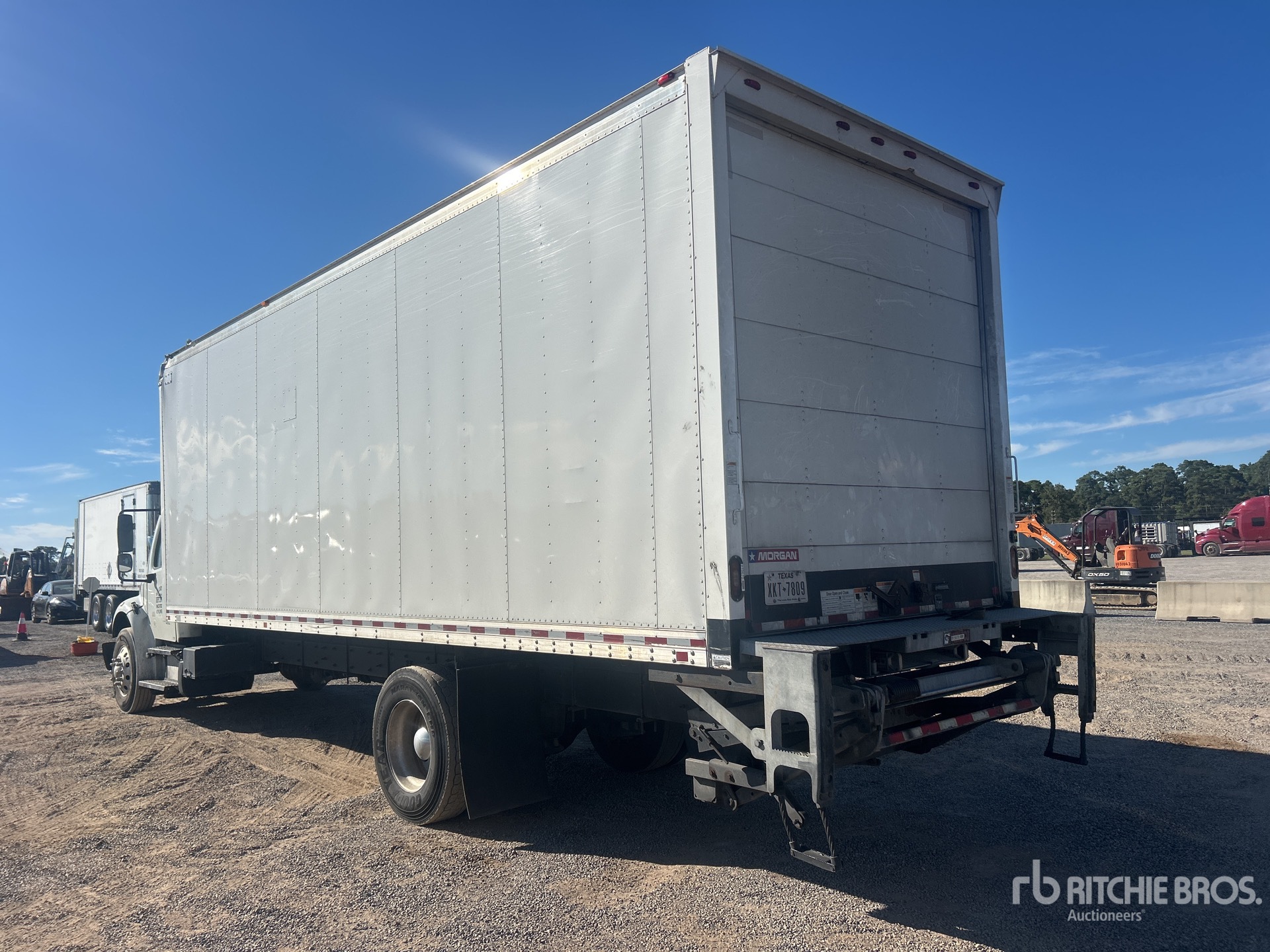 2019 Freightliner M2106