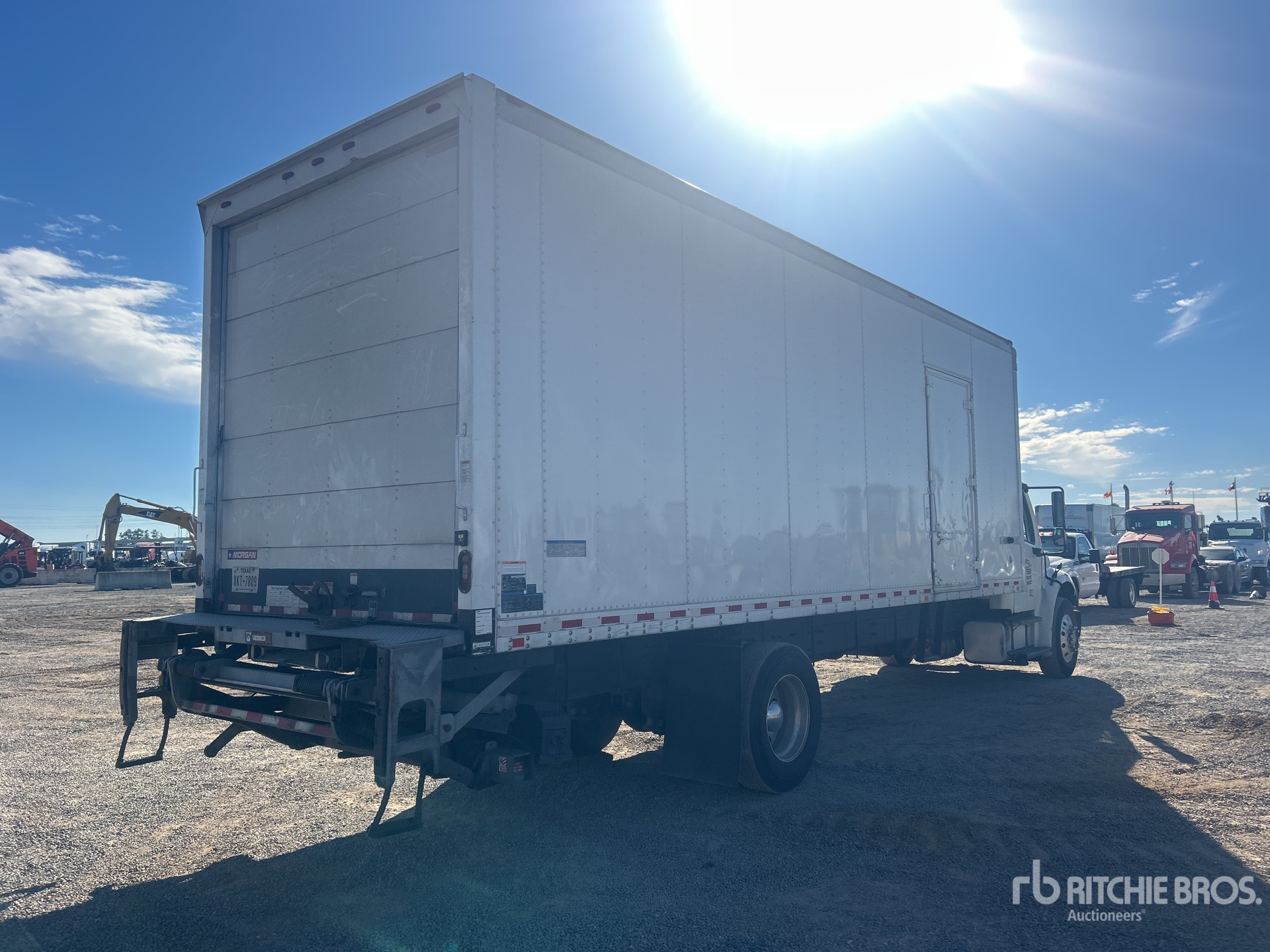 2019 Freightliner M2106