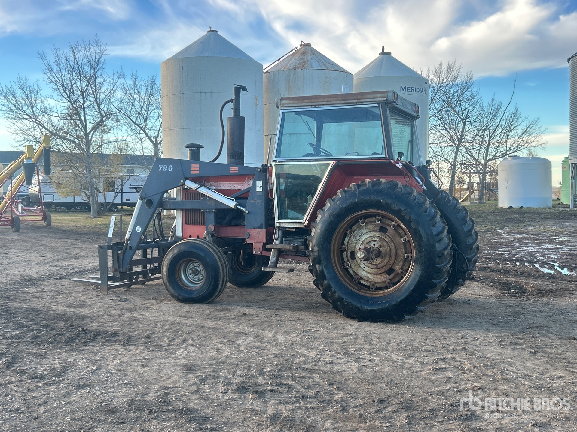 1979 Massey Ferguson 2705