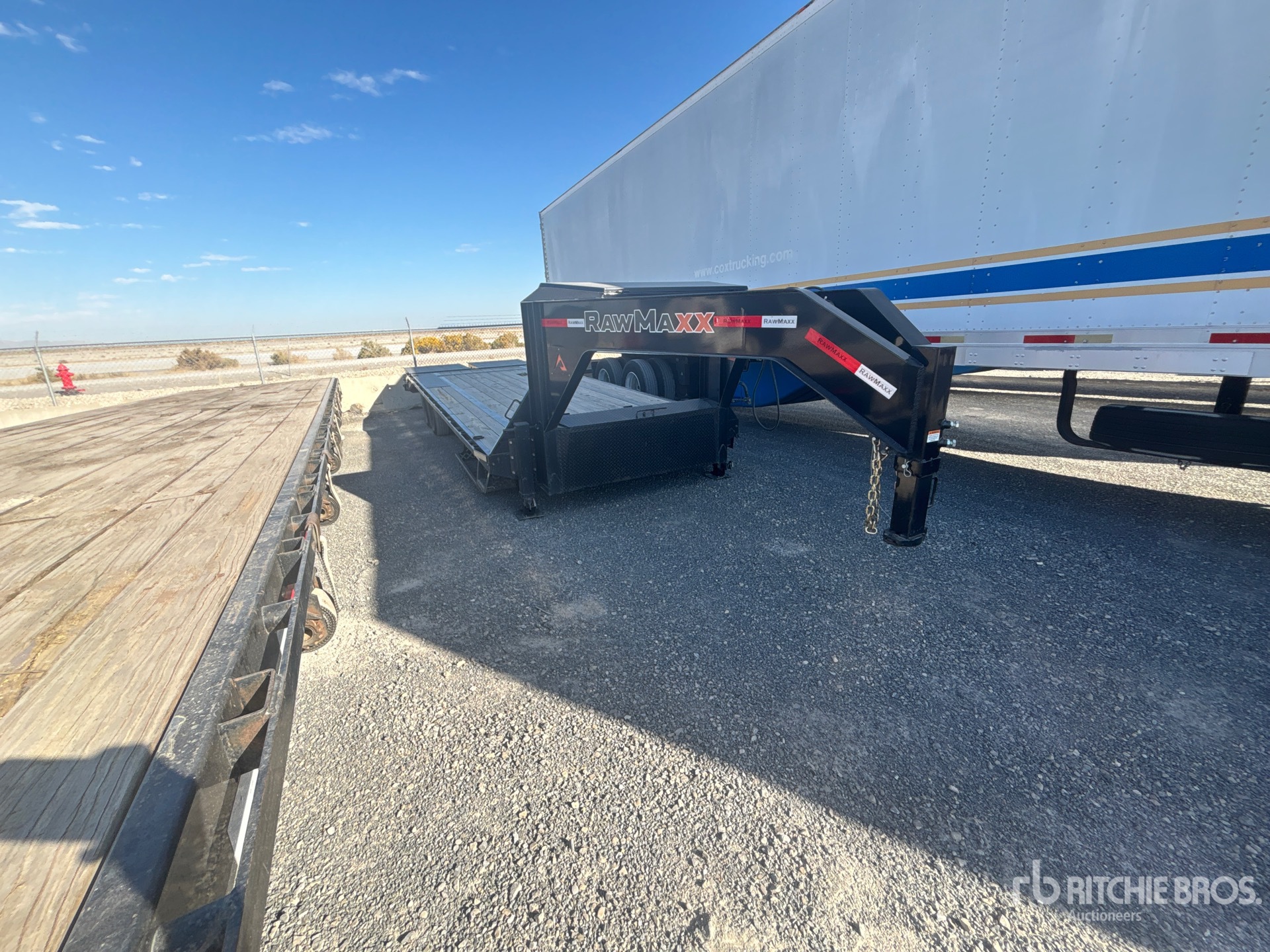 2024 Rawmaxx 26 ft T/A Gooseneck