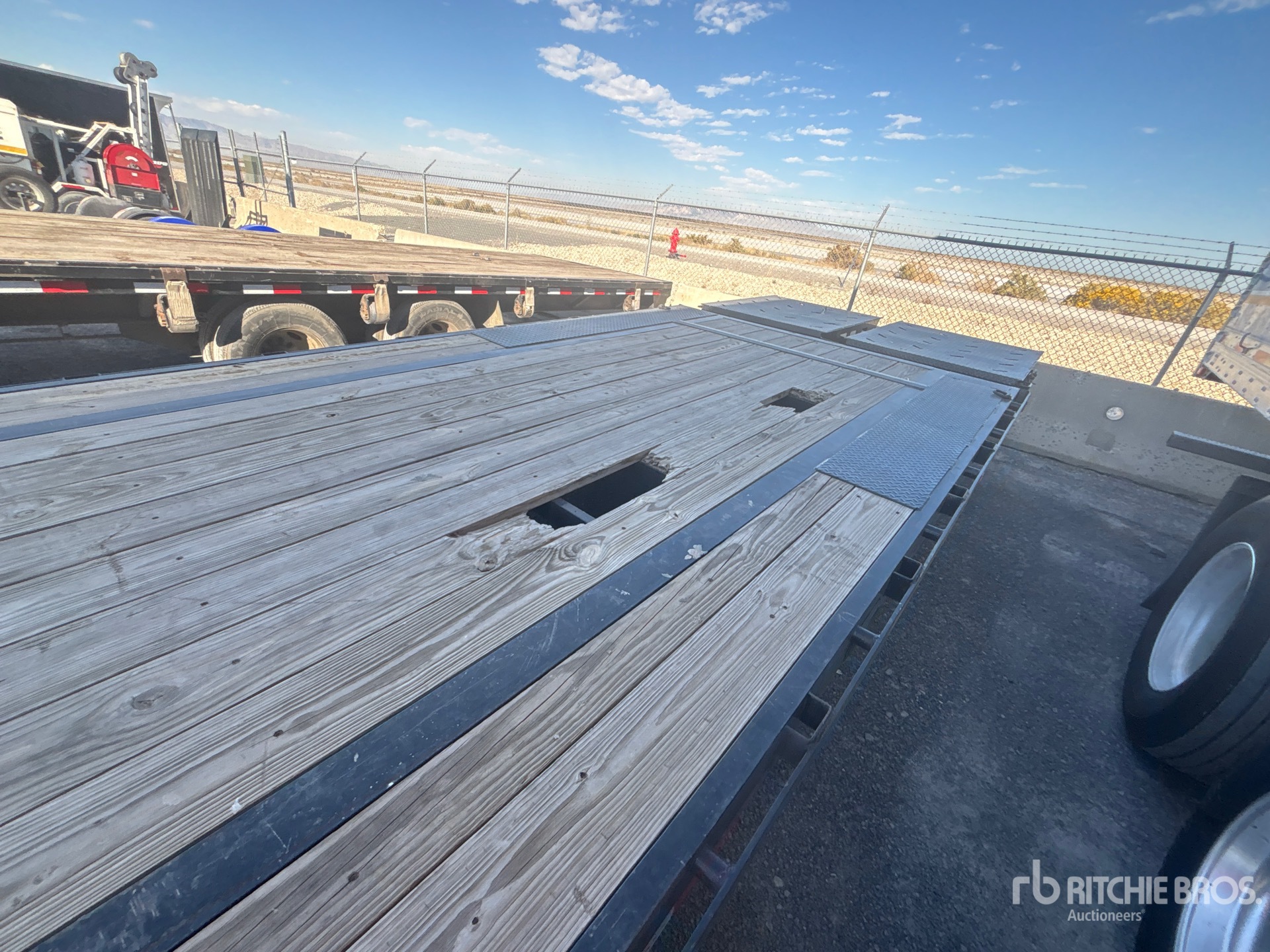2024 Rawmaxx 26 ft T/A Gooseneck