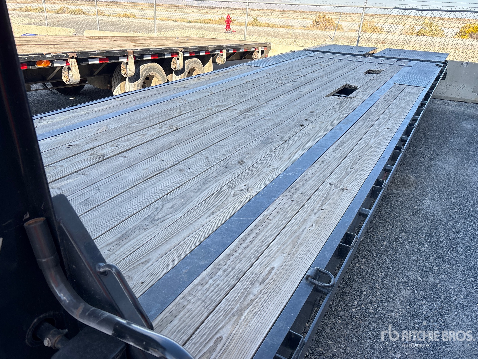2024 Rawmaxx 26 ft T/A Gooseneck