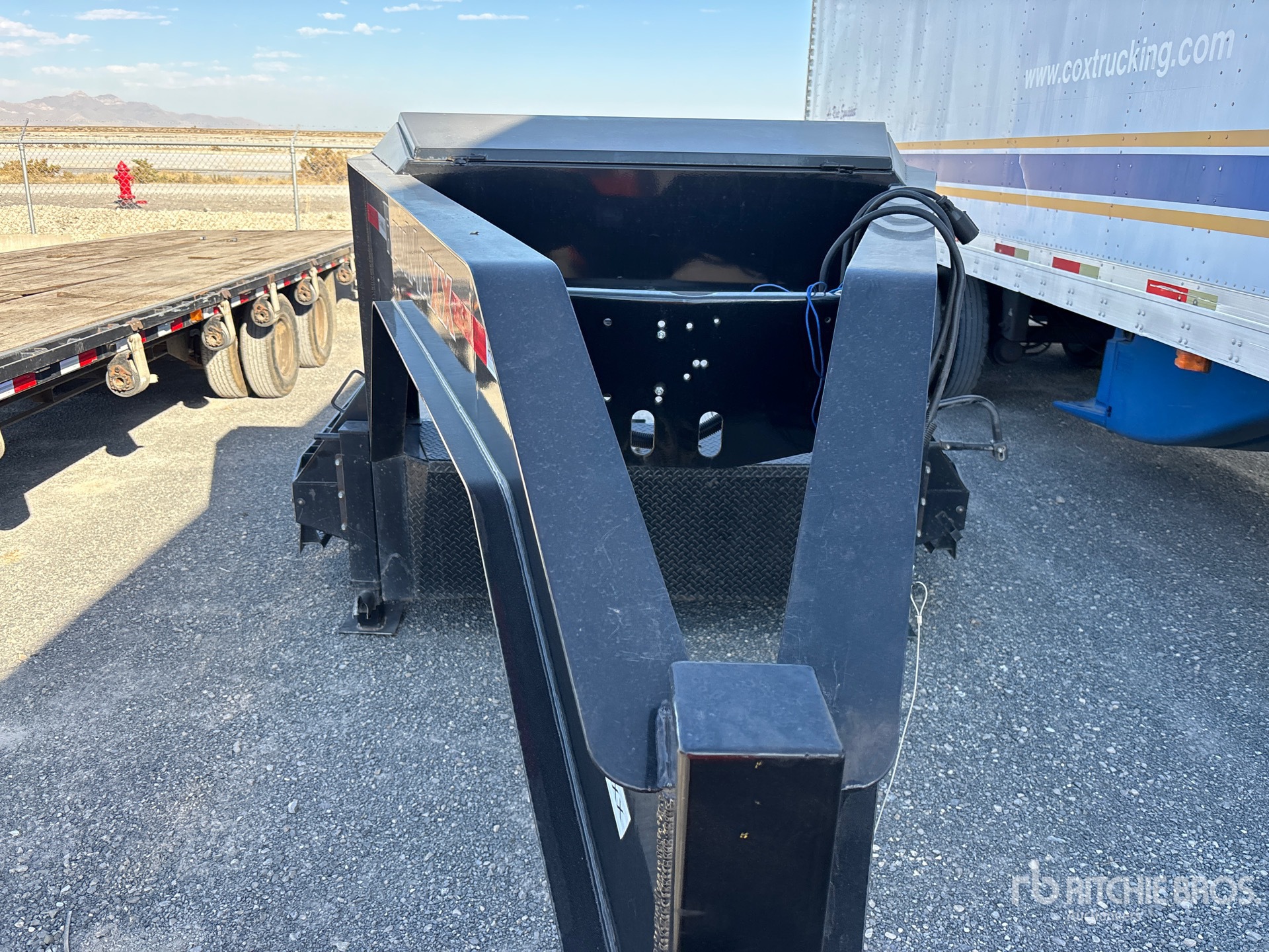 2024 Rawmaxx 26 ft T/A Gooseneck
