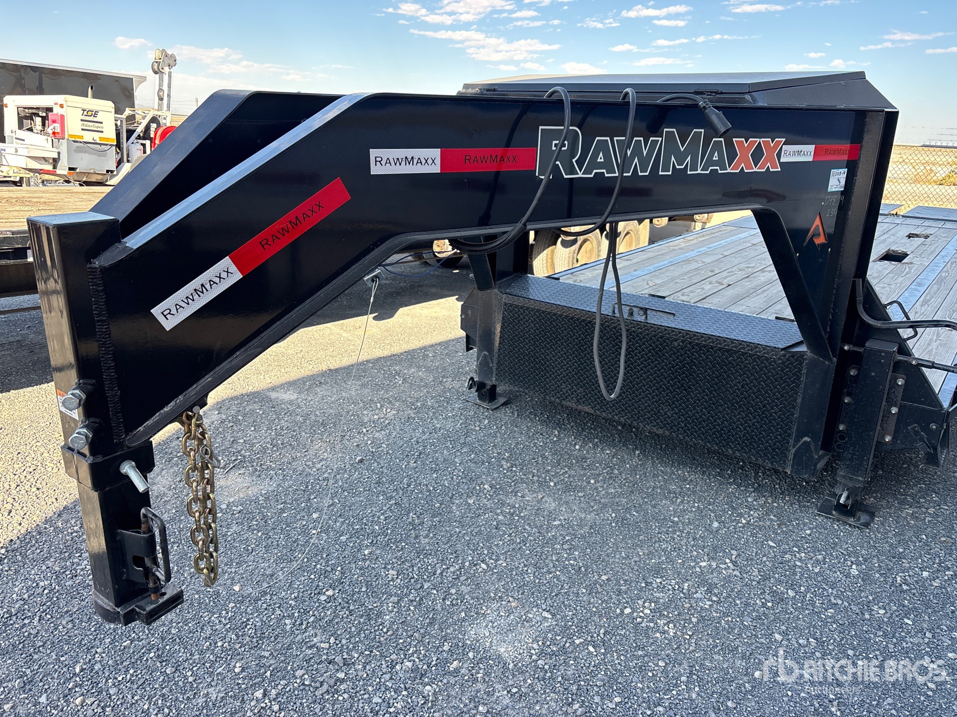 2024 Rawmaxx 26 ft T/A Gooseneck