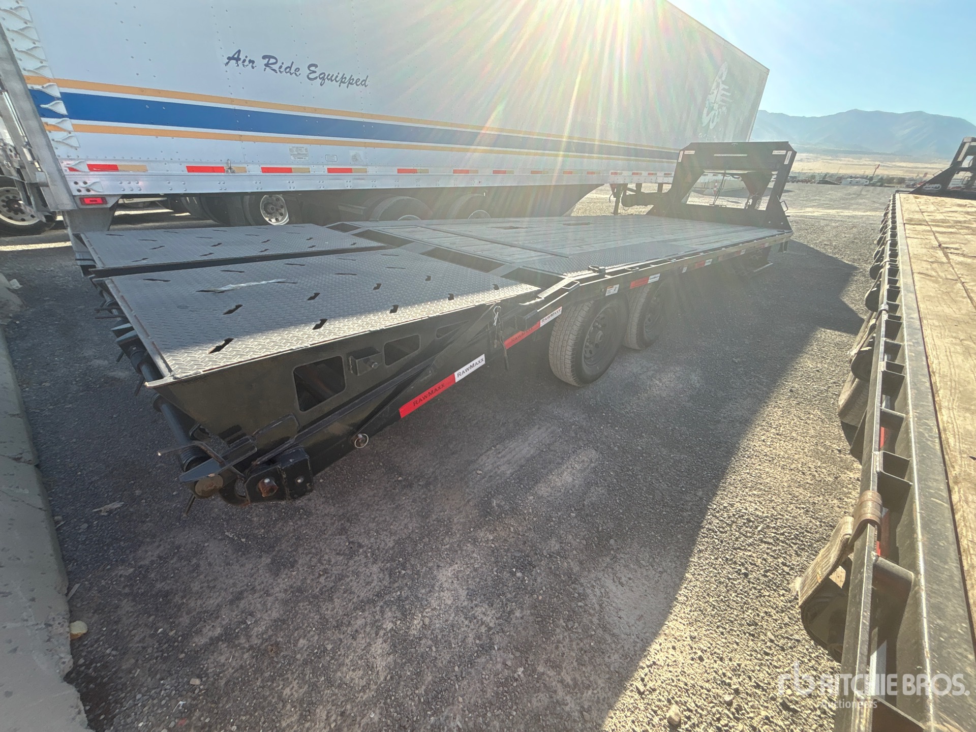 2024 Rawmaxx 26 ft T/A Gooseneck