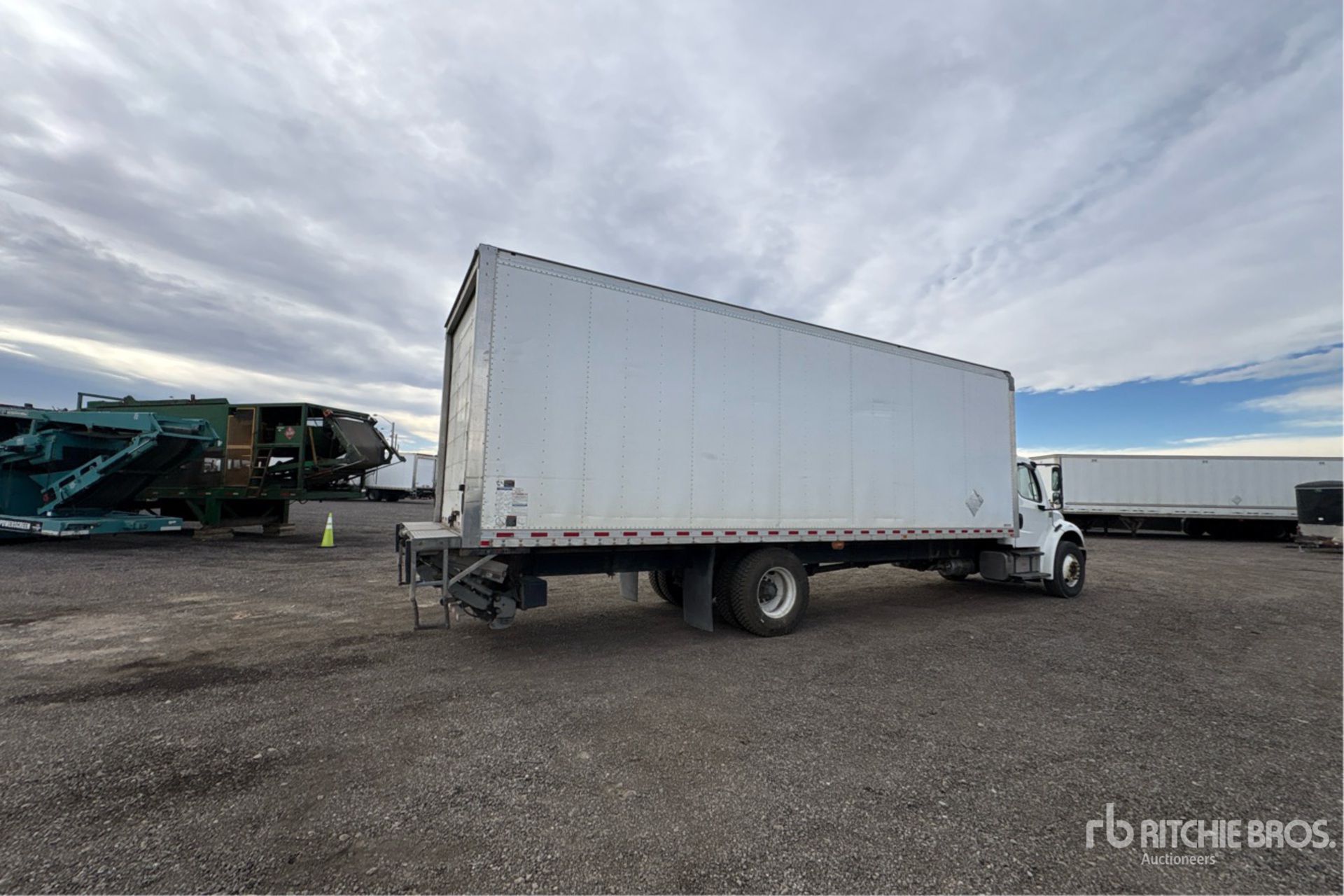 2019 Freightliner M2106