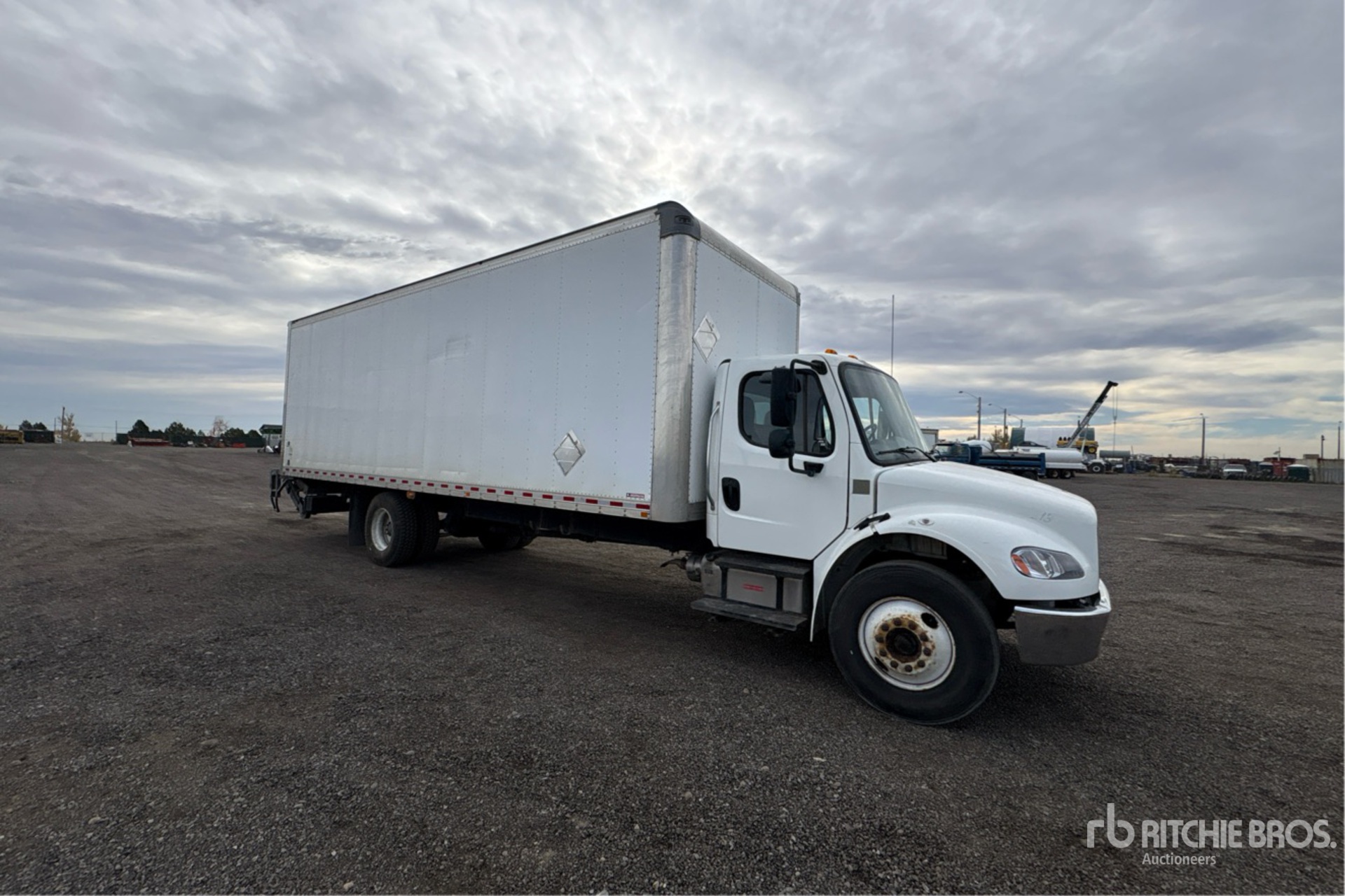 2019 Freightliner M2106