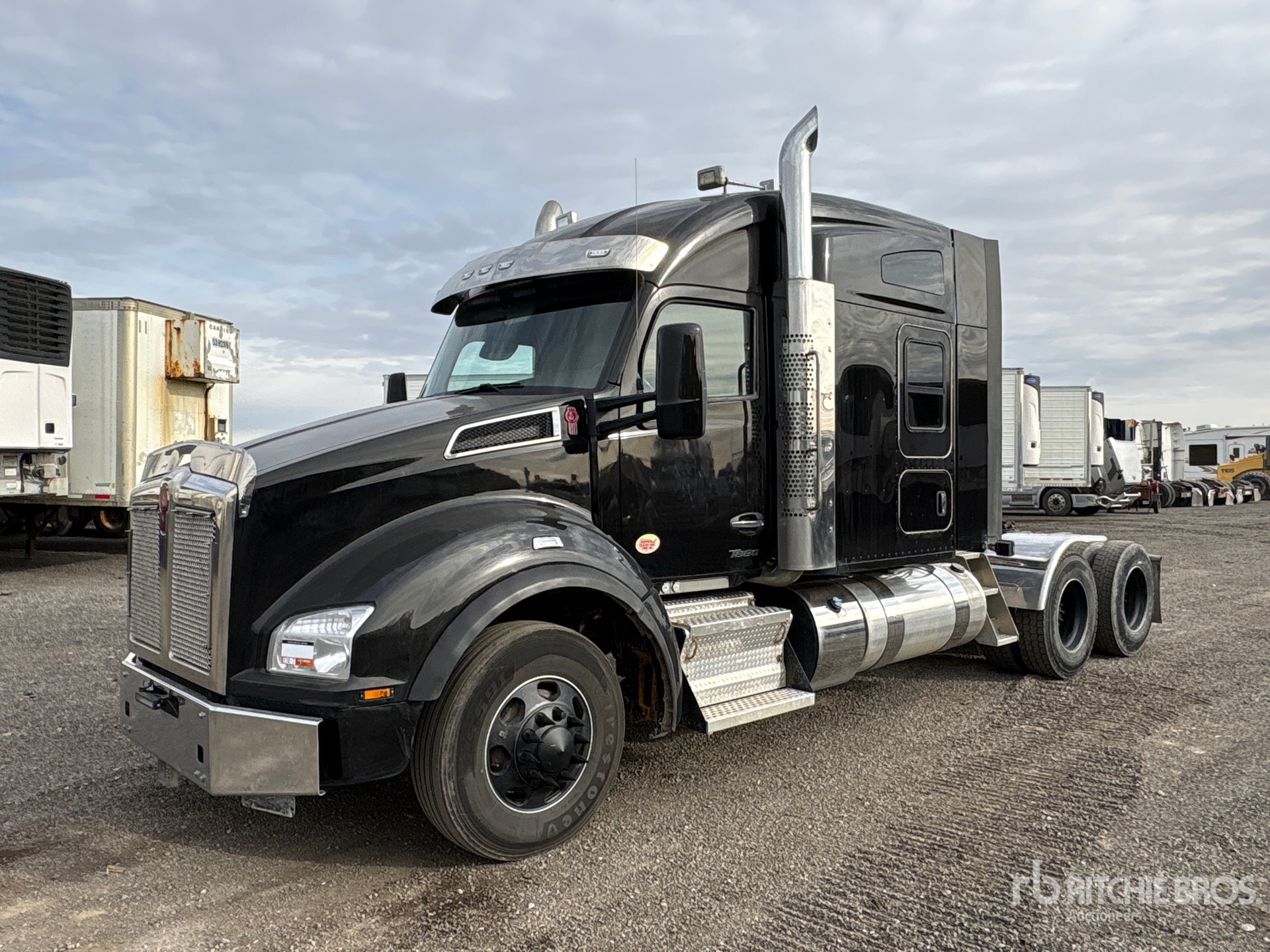 Photo of 2025 Kenworth T880
