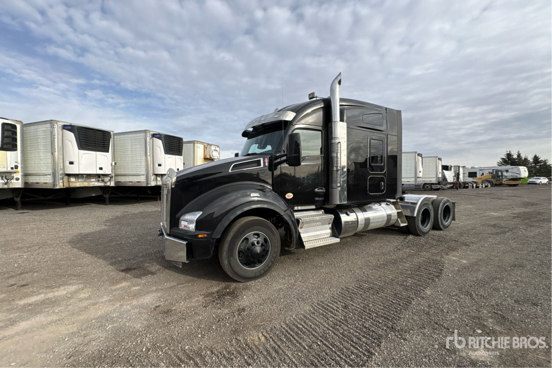 2025 Kenworth T880