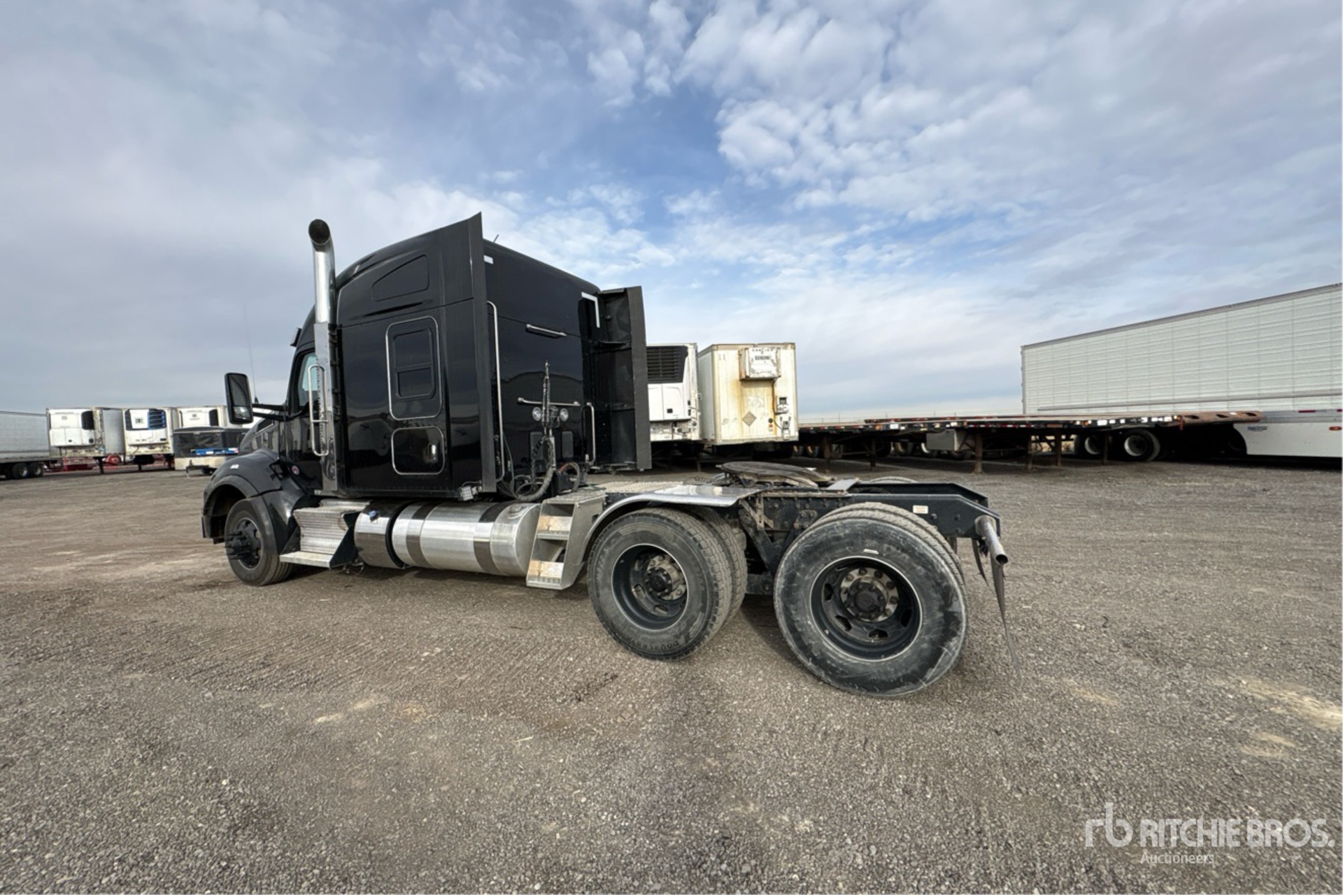2025 Kenworth T880