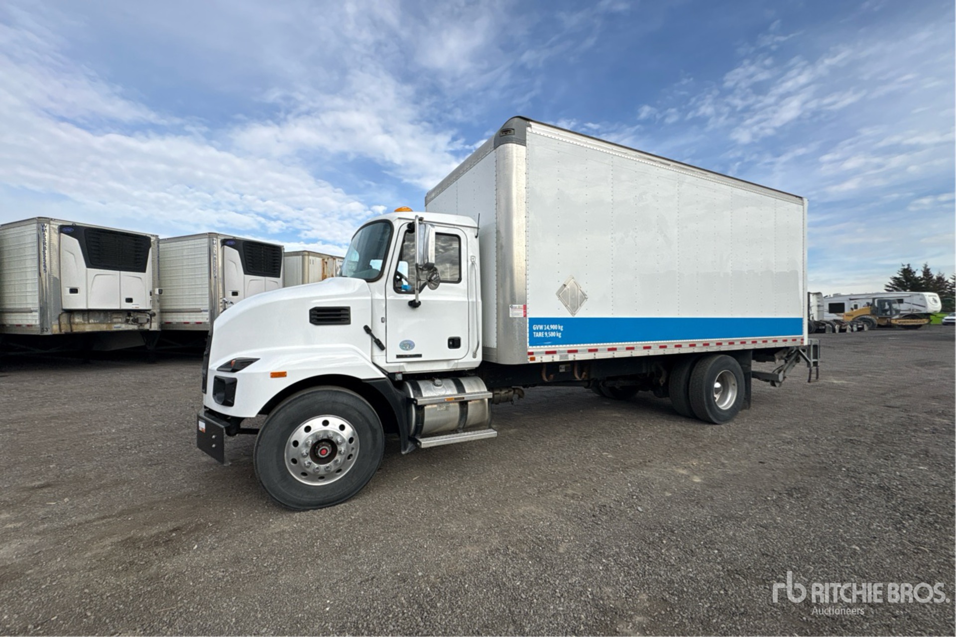 2022 Mack MD742