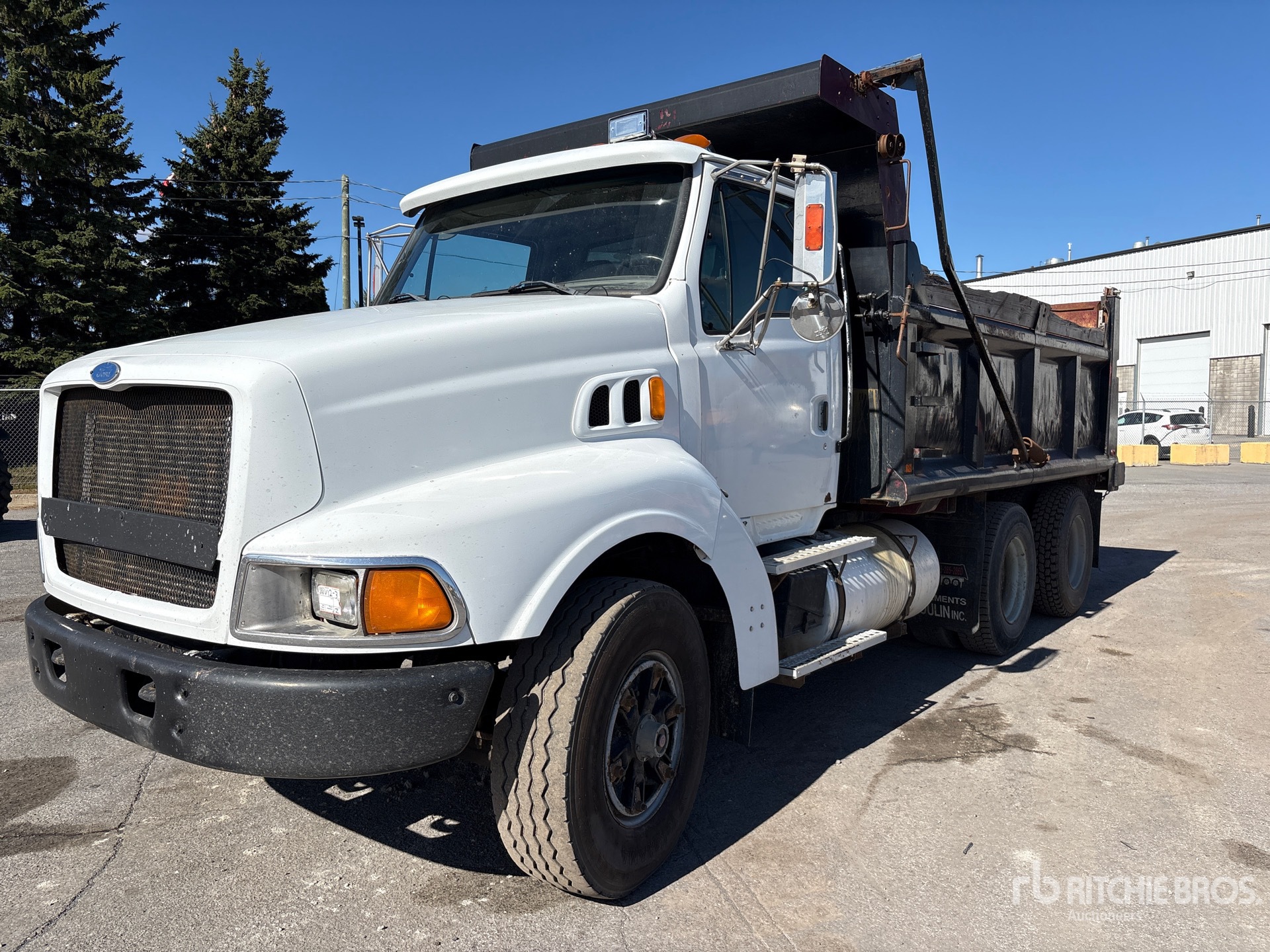Photo of 1998 Ford LT9522