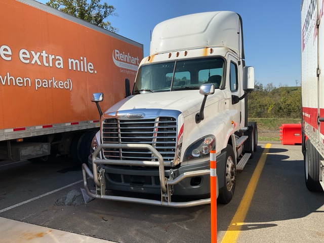 2018 Freightliner Cascadia 6x4 T/A Day Cab Truck Tractor (Inoperable)