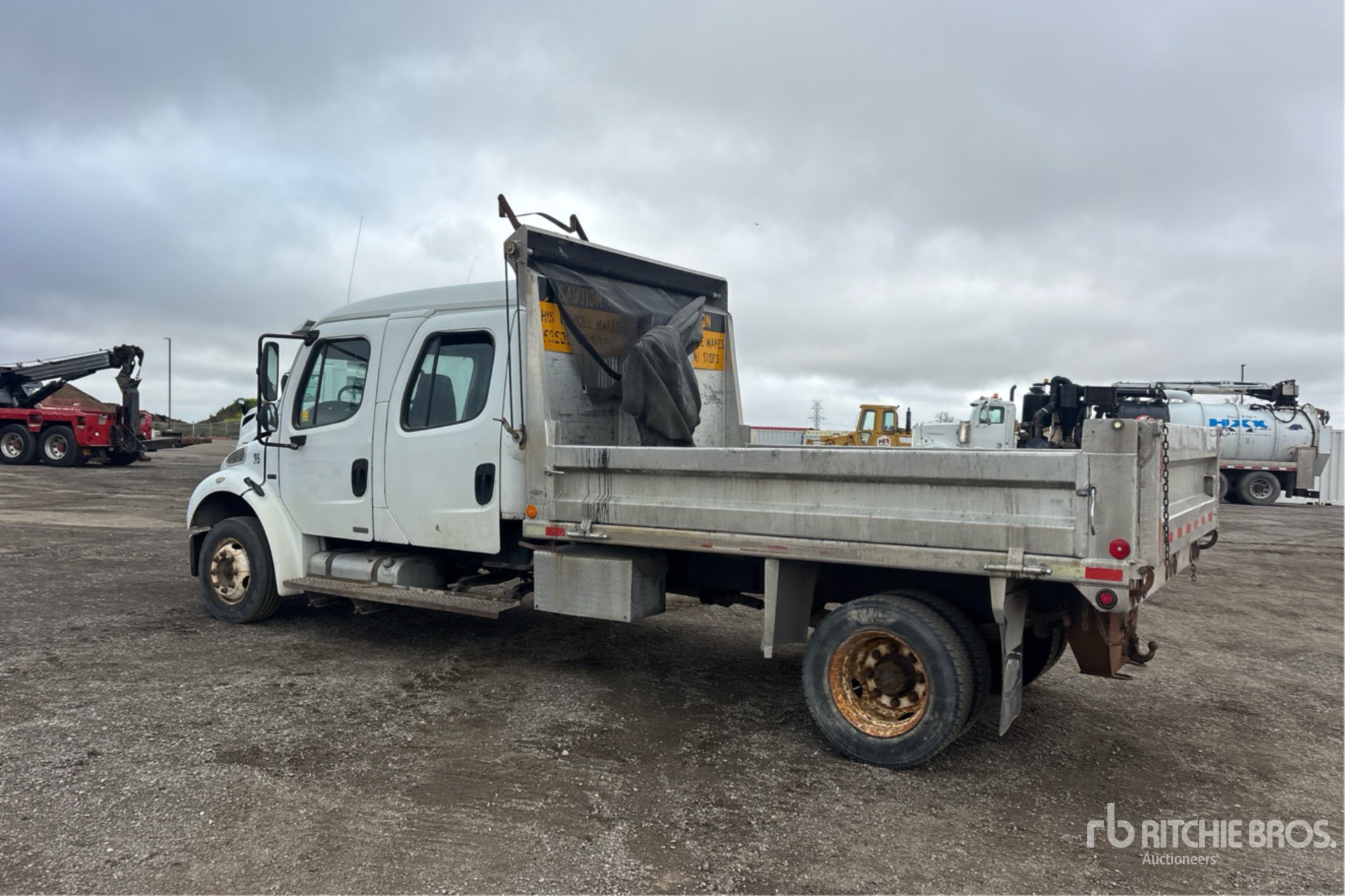 2007 Freightliner M2 106