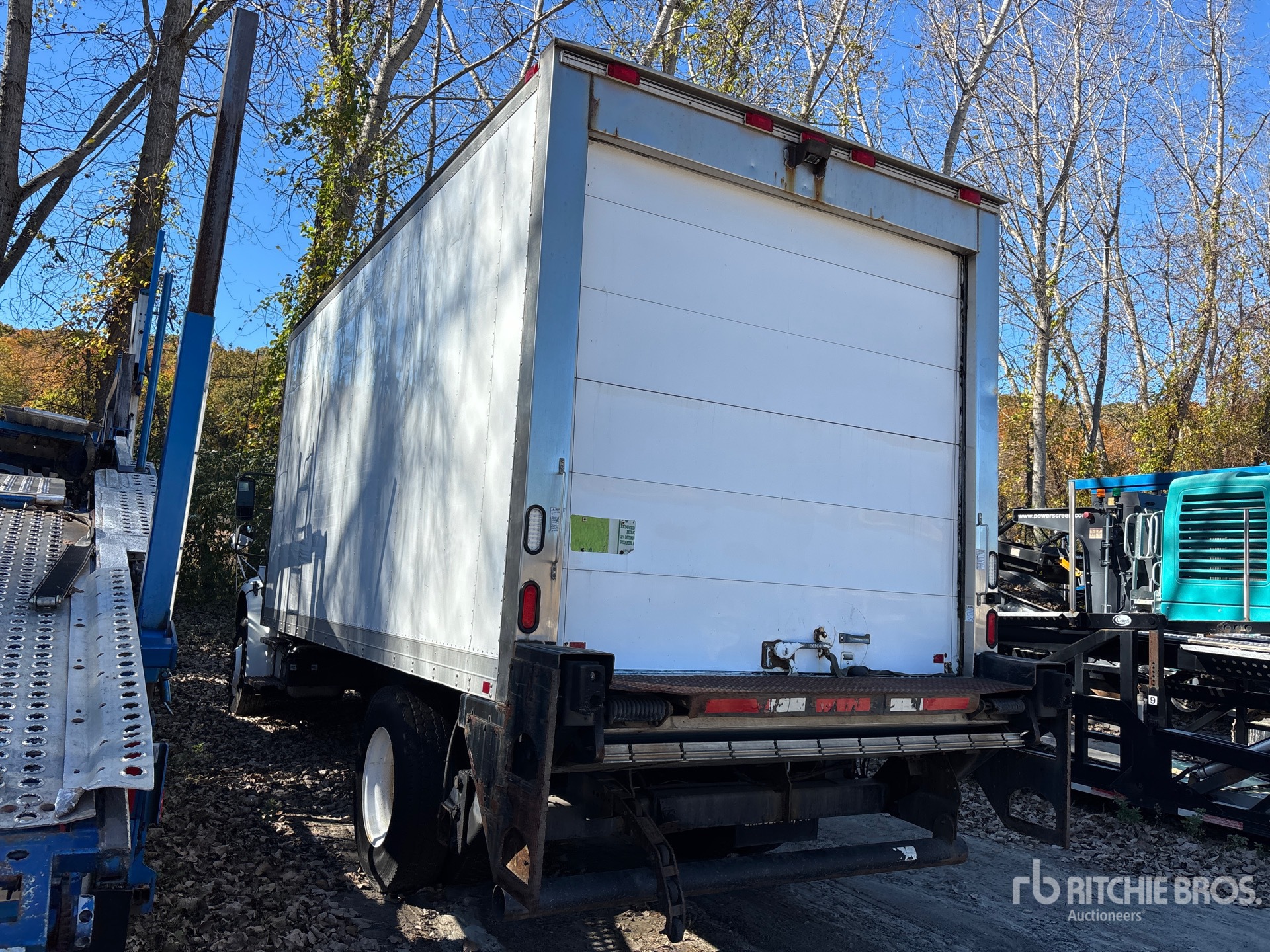 2009 Freightliner M2 106