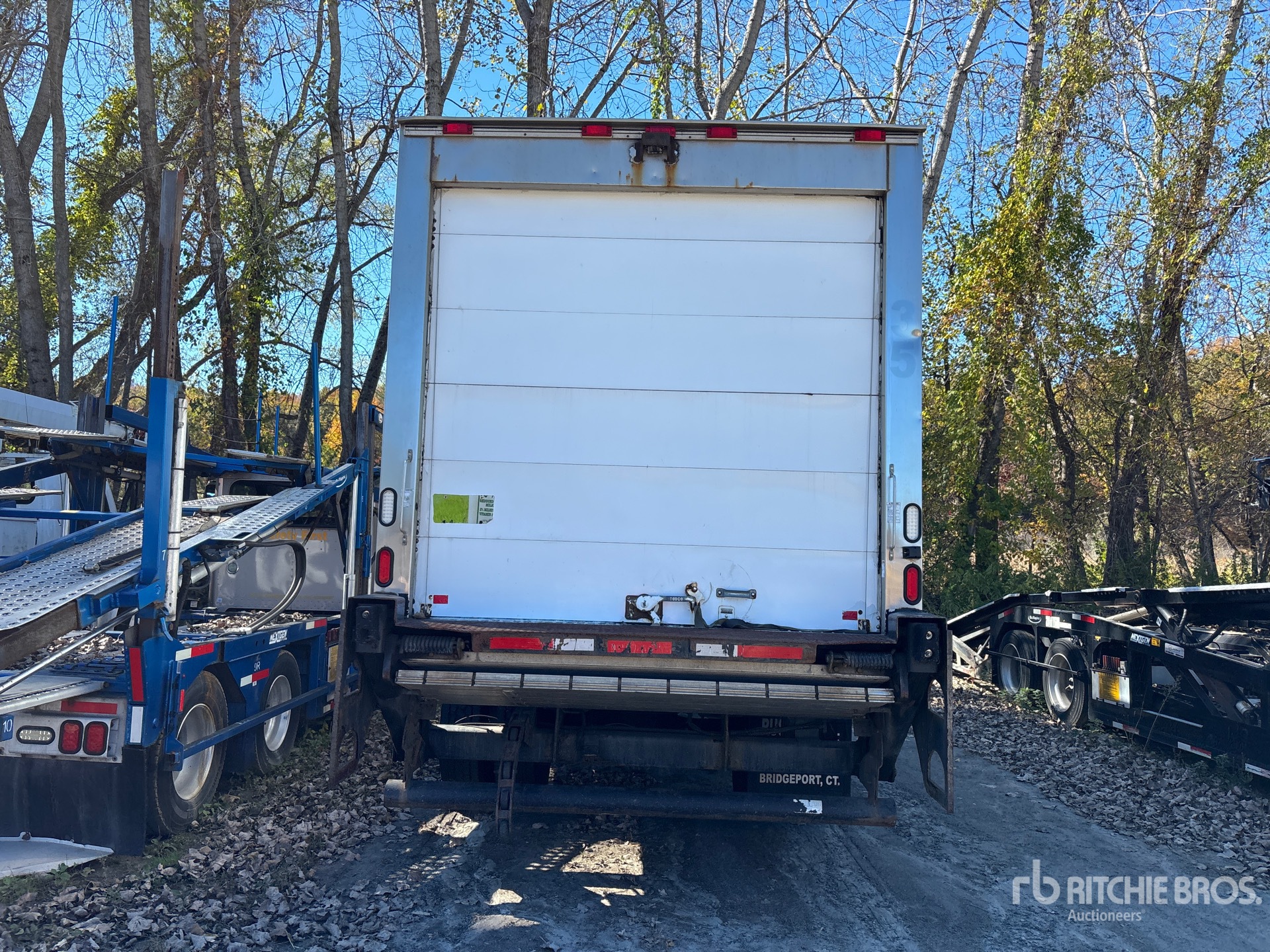 2009 Freightliner M2 106