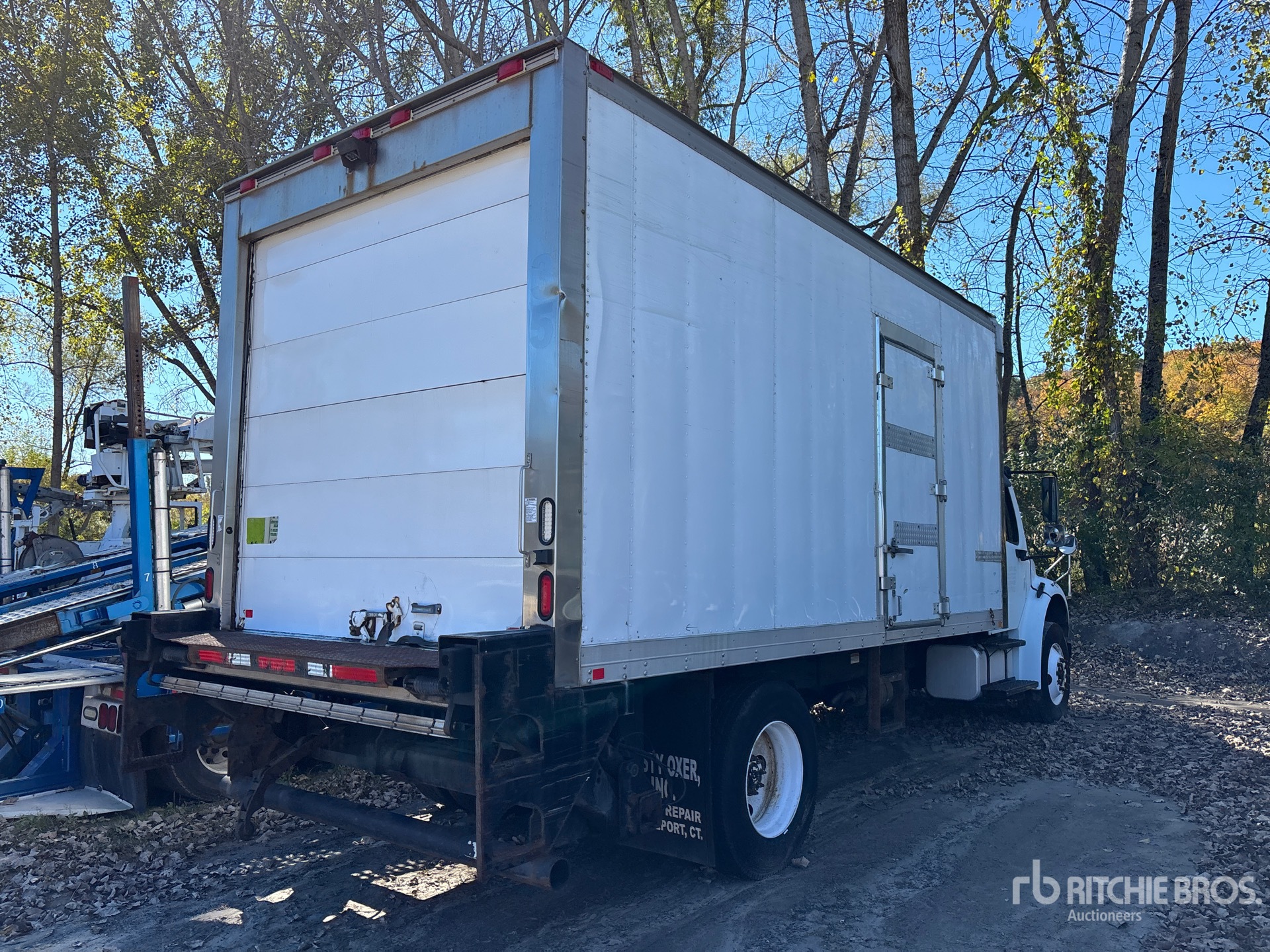 2009 Freightliner M2 106