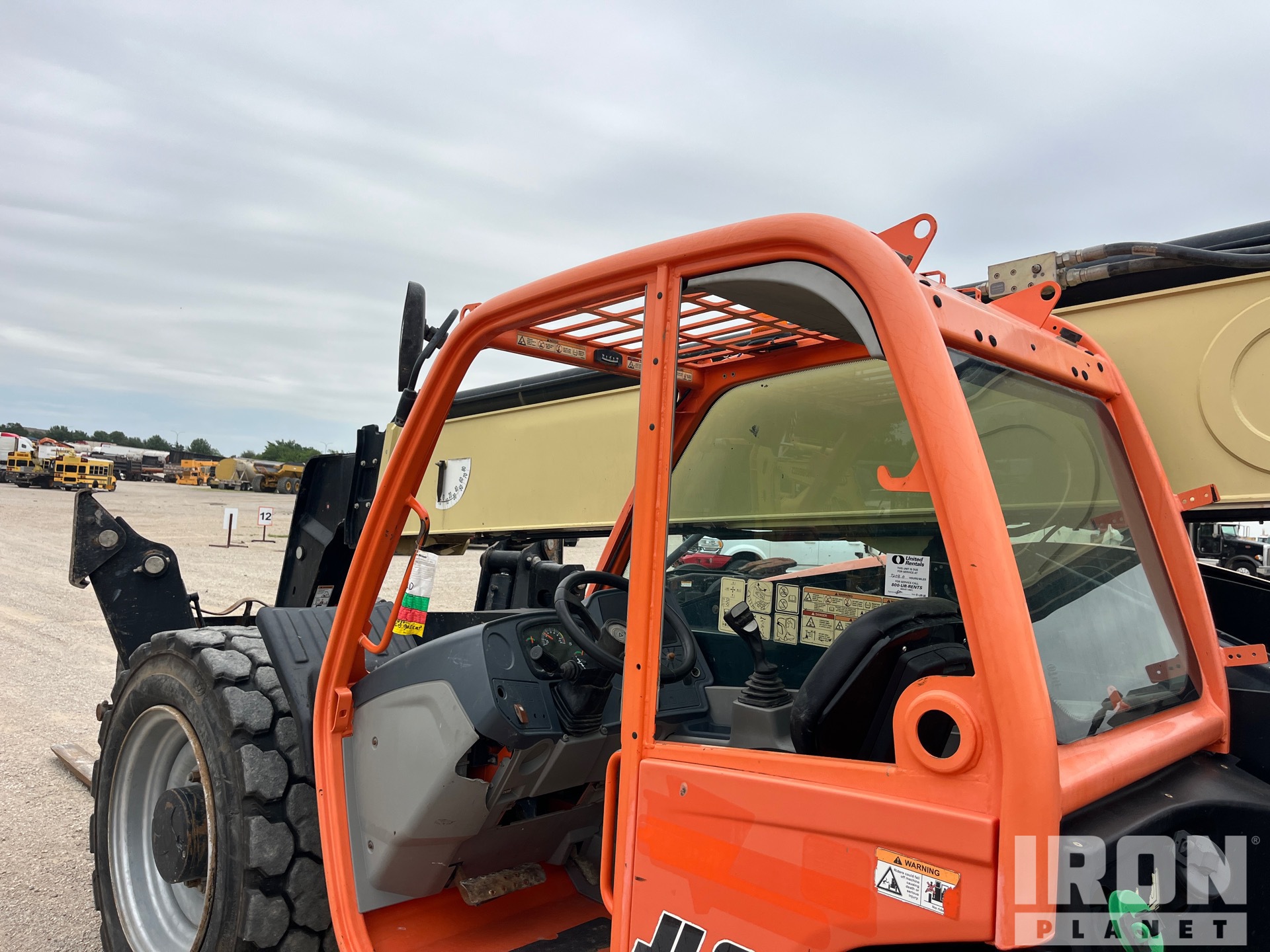 2018 JLG 1043