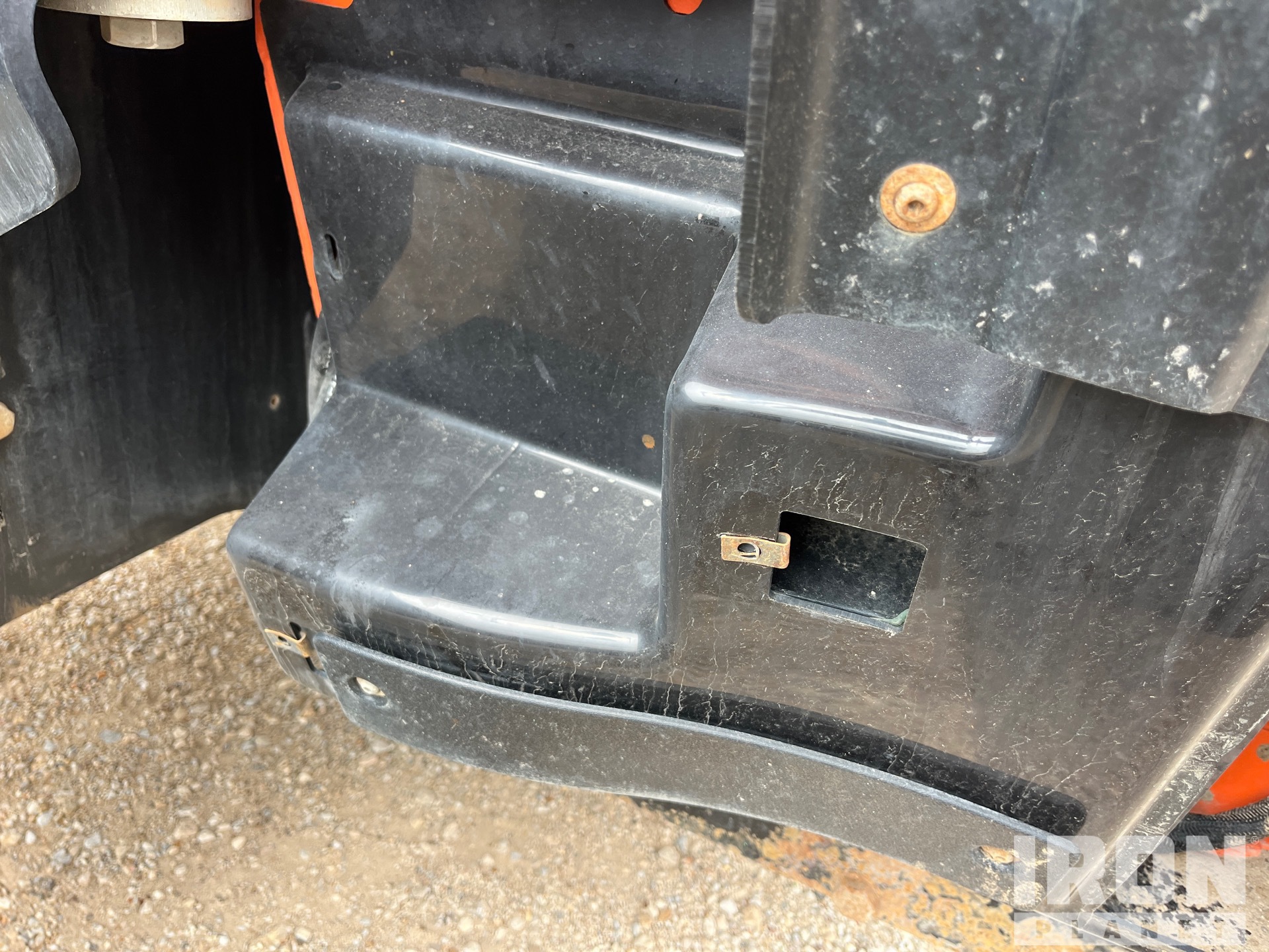2018 JLG 1043