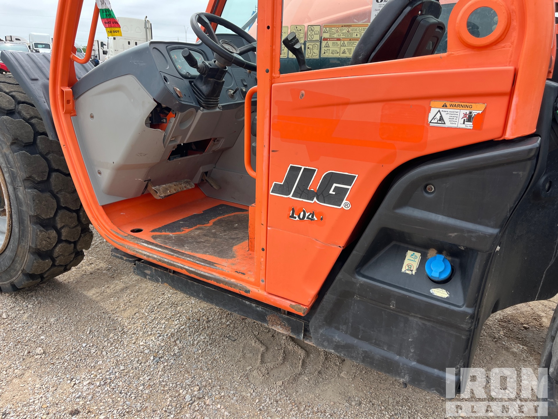 2018 JLG 1043
