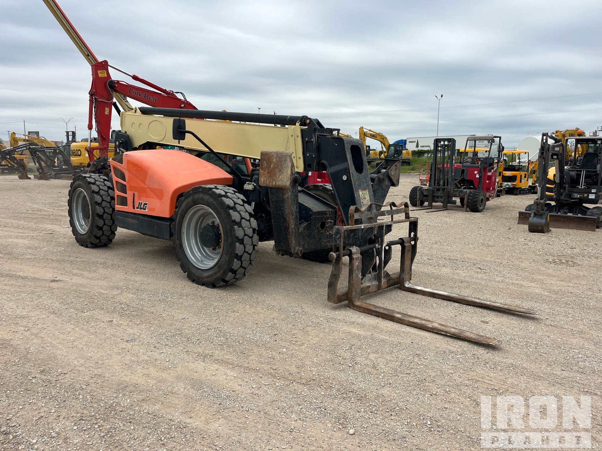 2018 JLG 1043