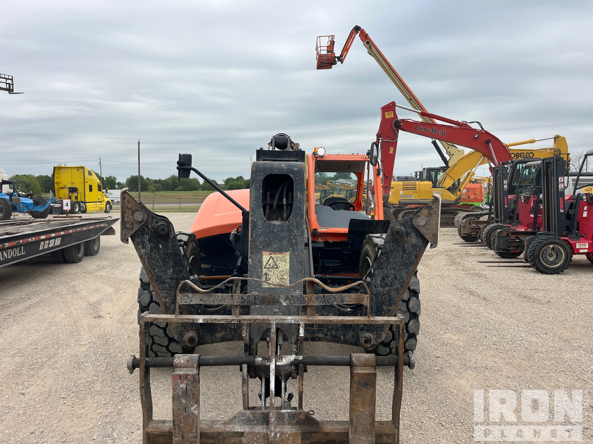 2018 JLG 1043