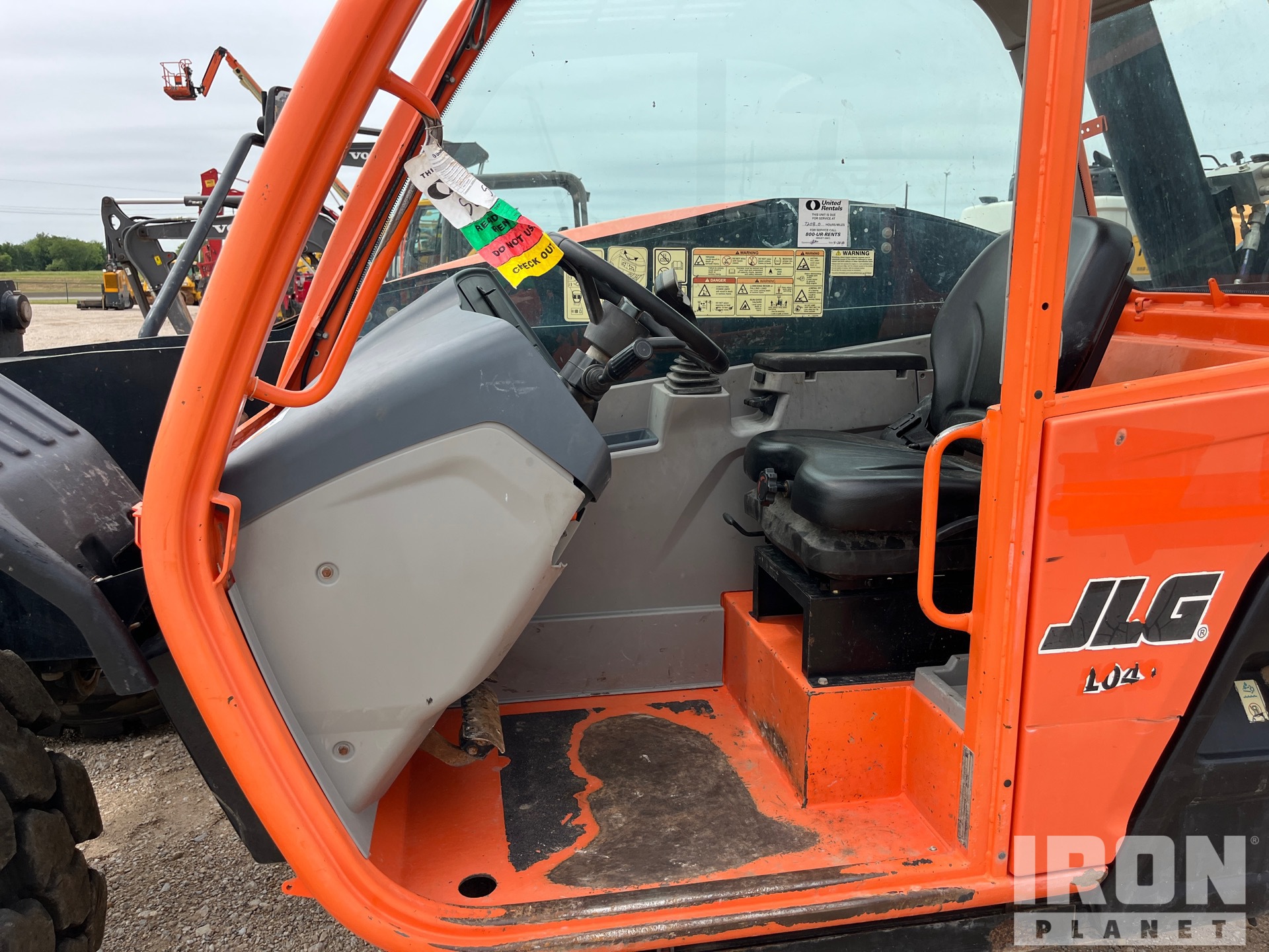 2018 JLG 1043