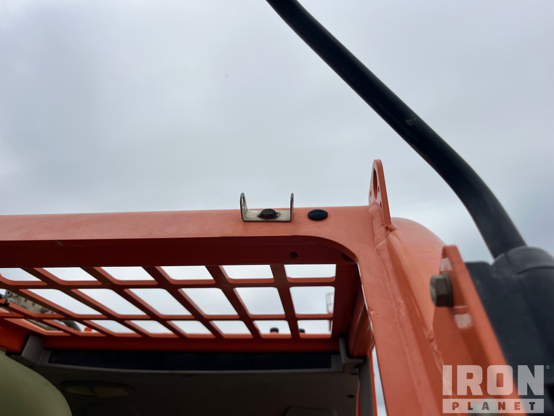 2018 JLG 1043