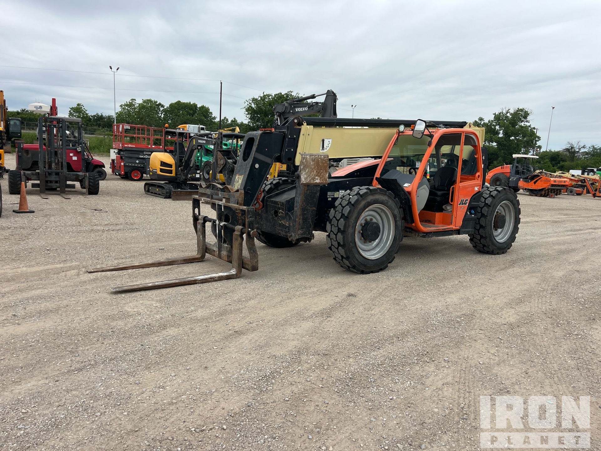 Photo of 2018 JLG 1043