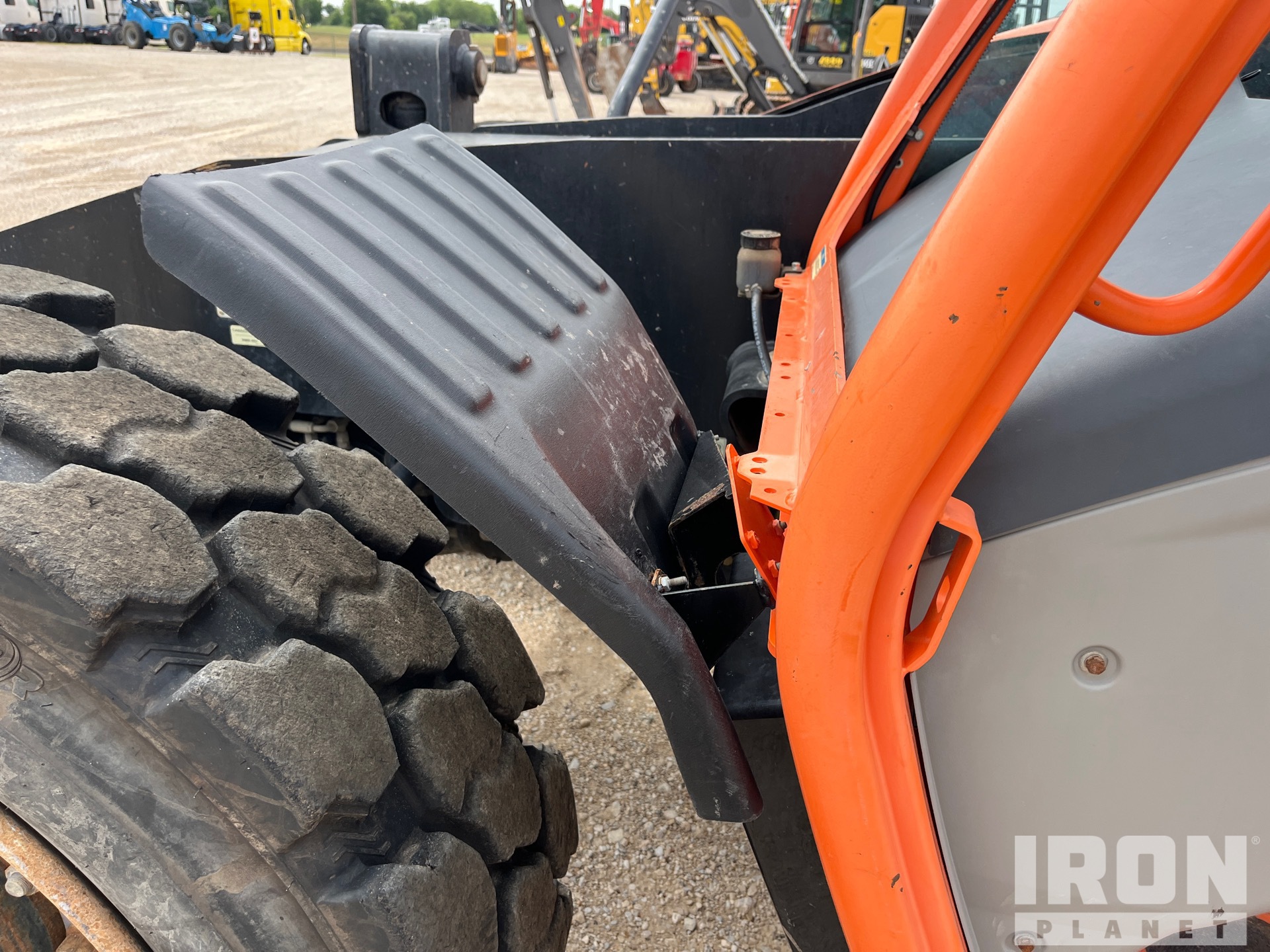 2018 JLG 1043