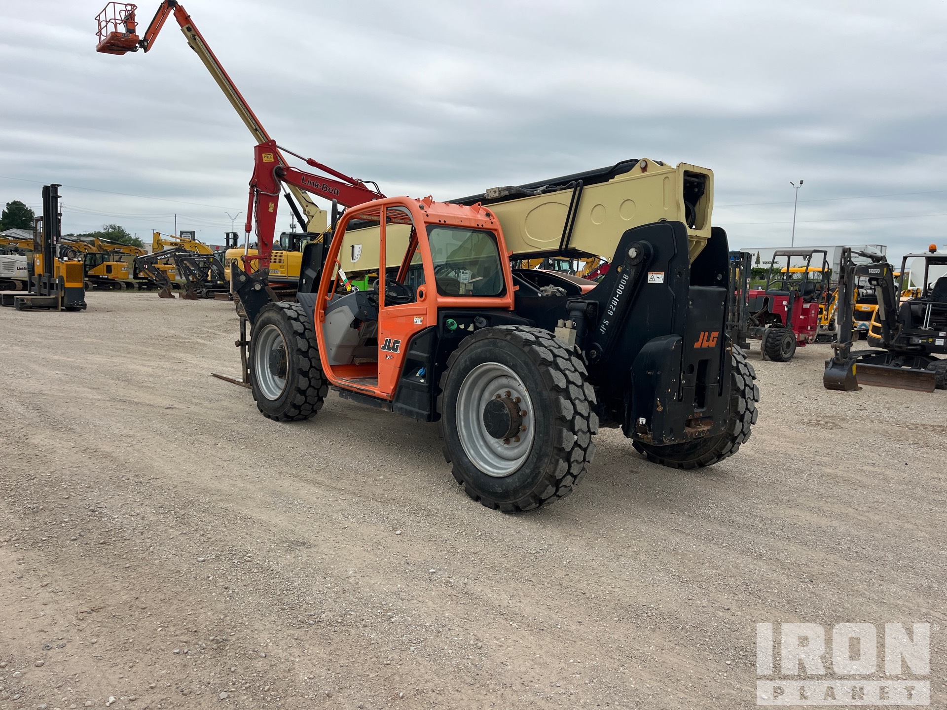 2018 JLG 1043