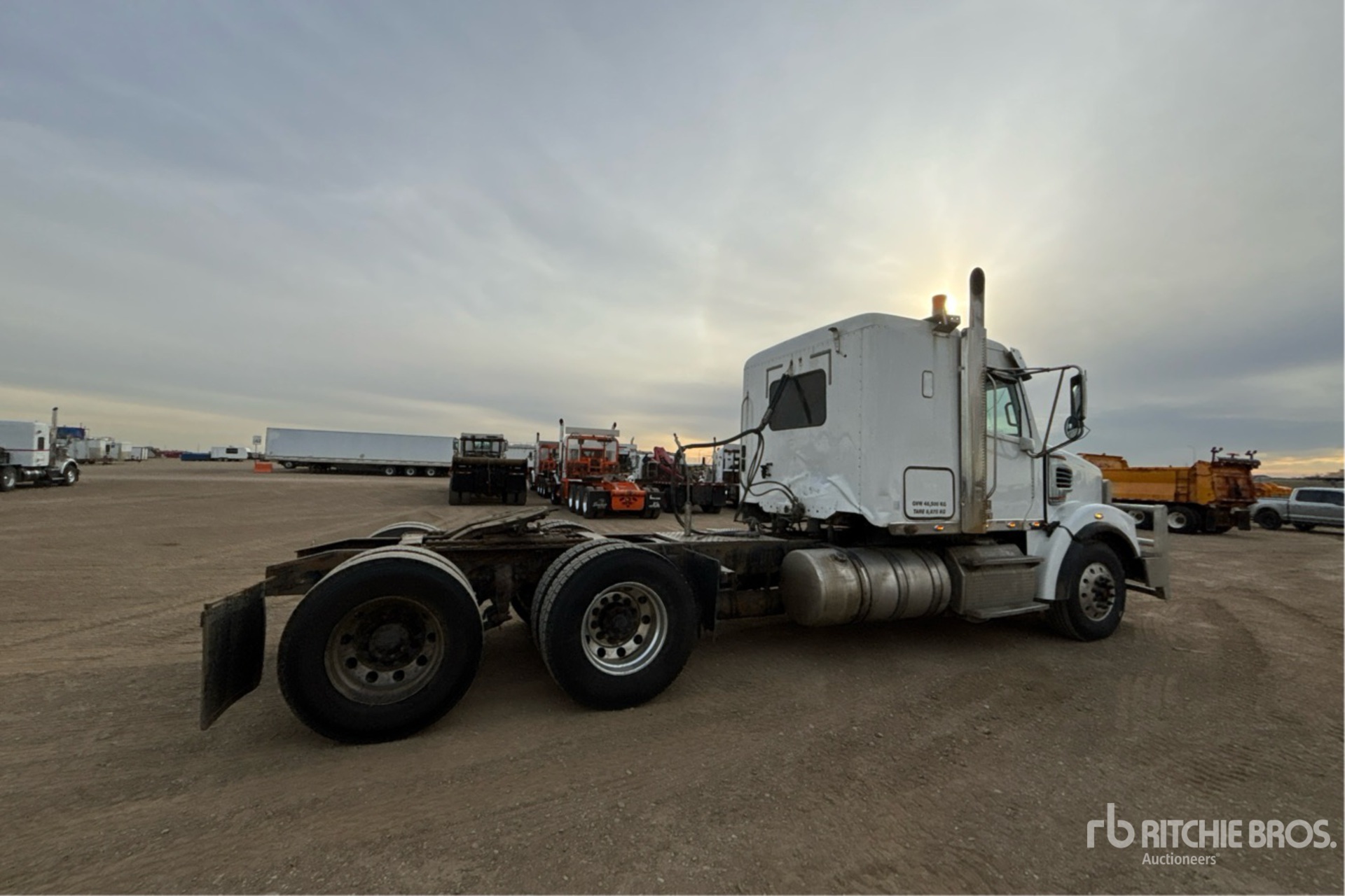 2019 Freightliner CORONADO 122SD