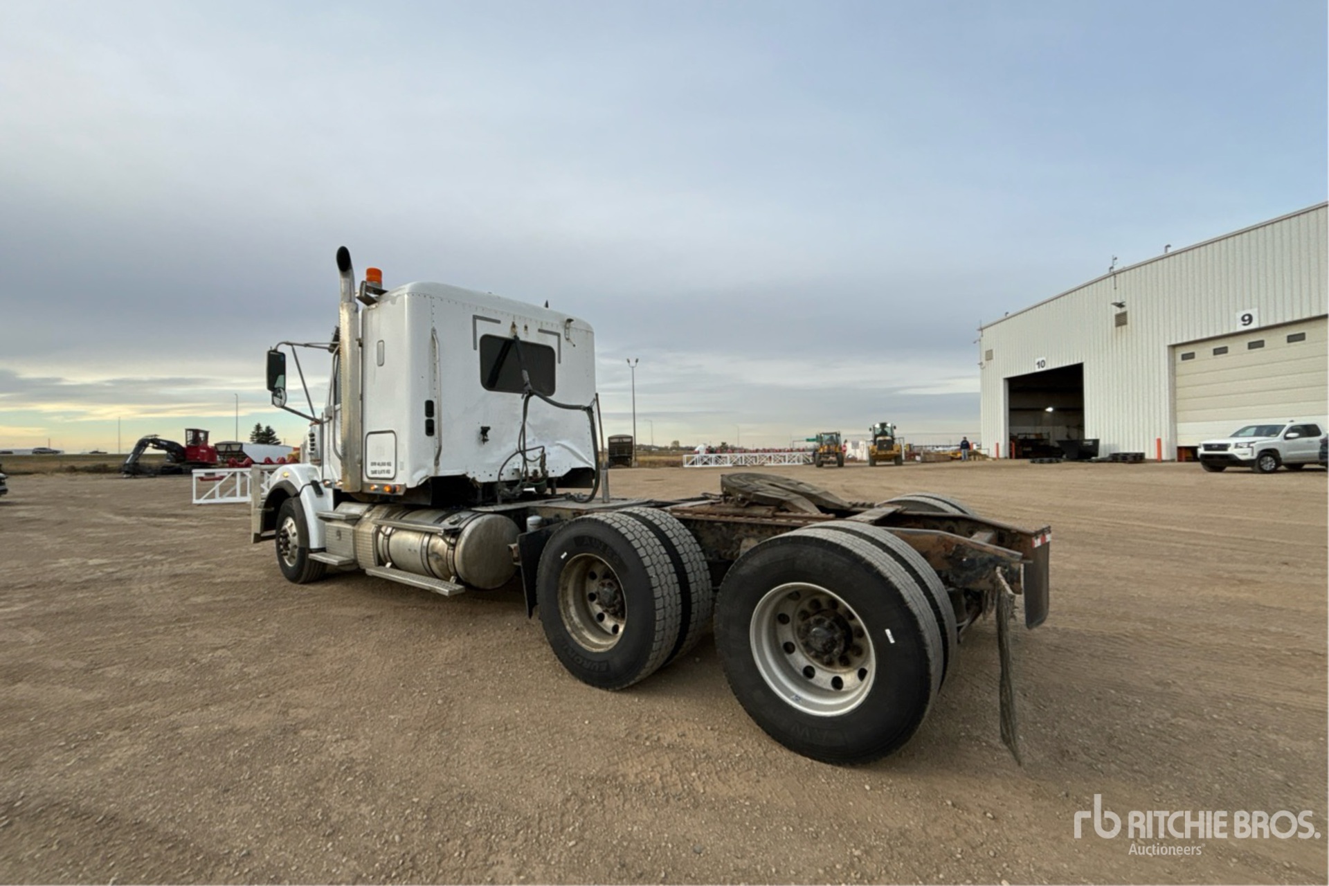 2019 Freightliner CORONADO 122SD
