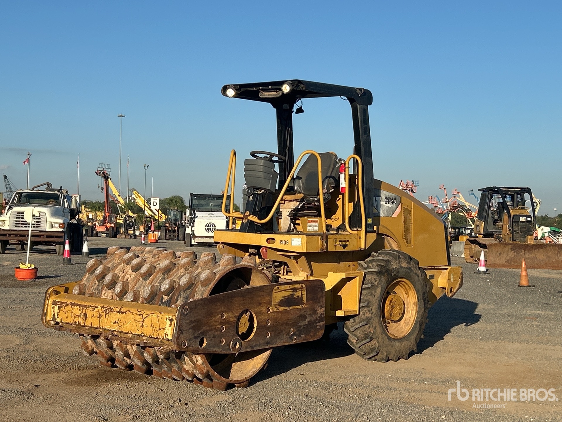 Photo of 2013 Caterpillar CP44